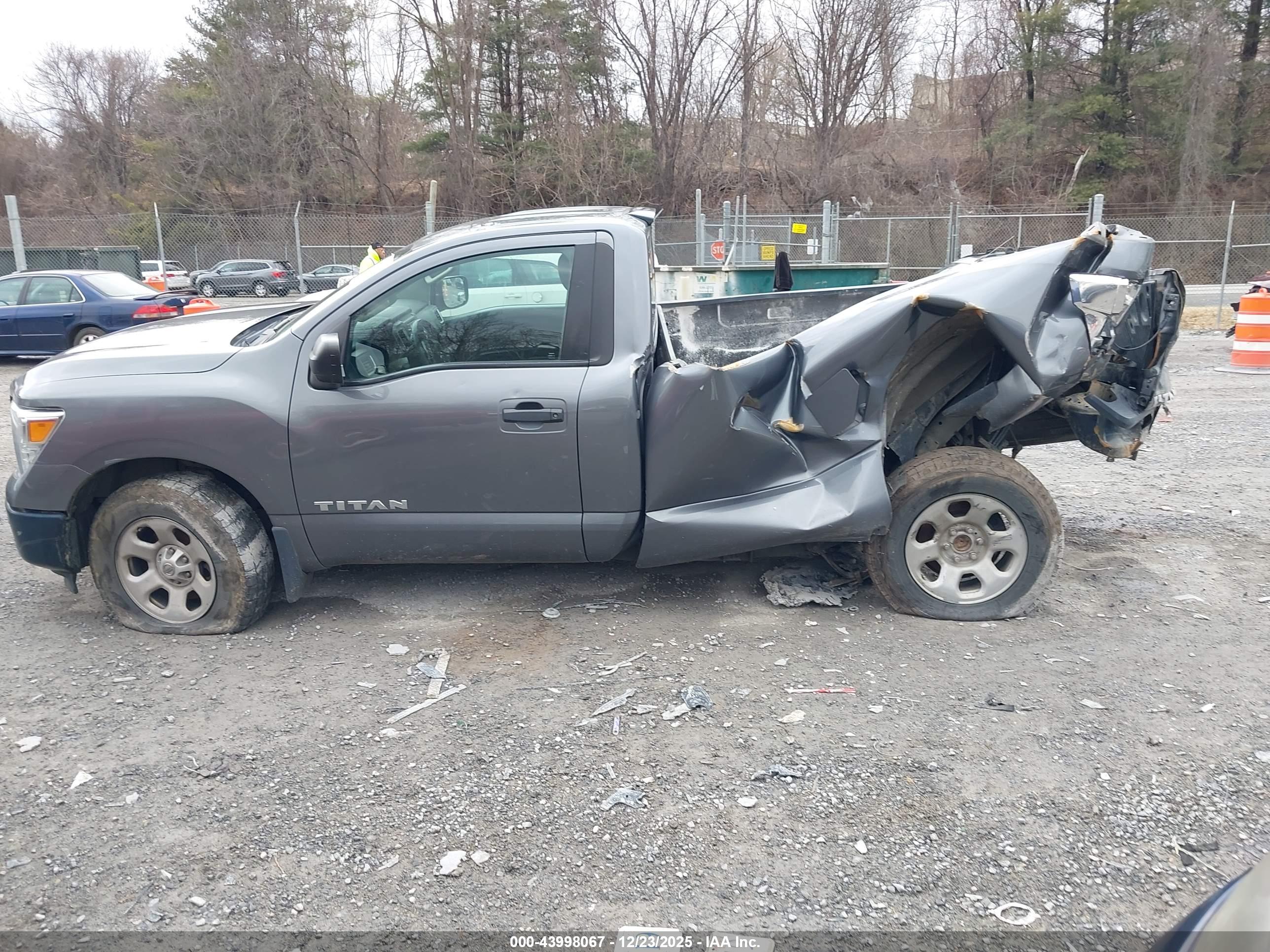 NISSAN TITAN image 6
