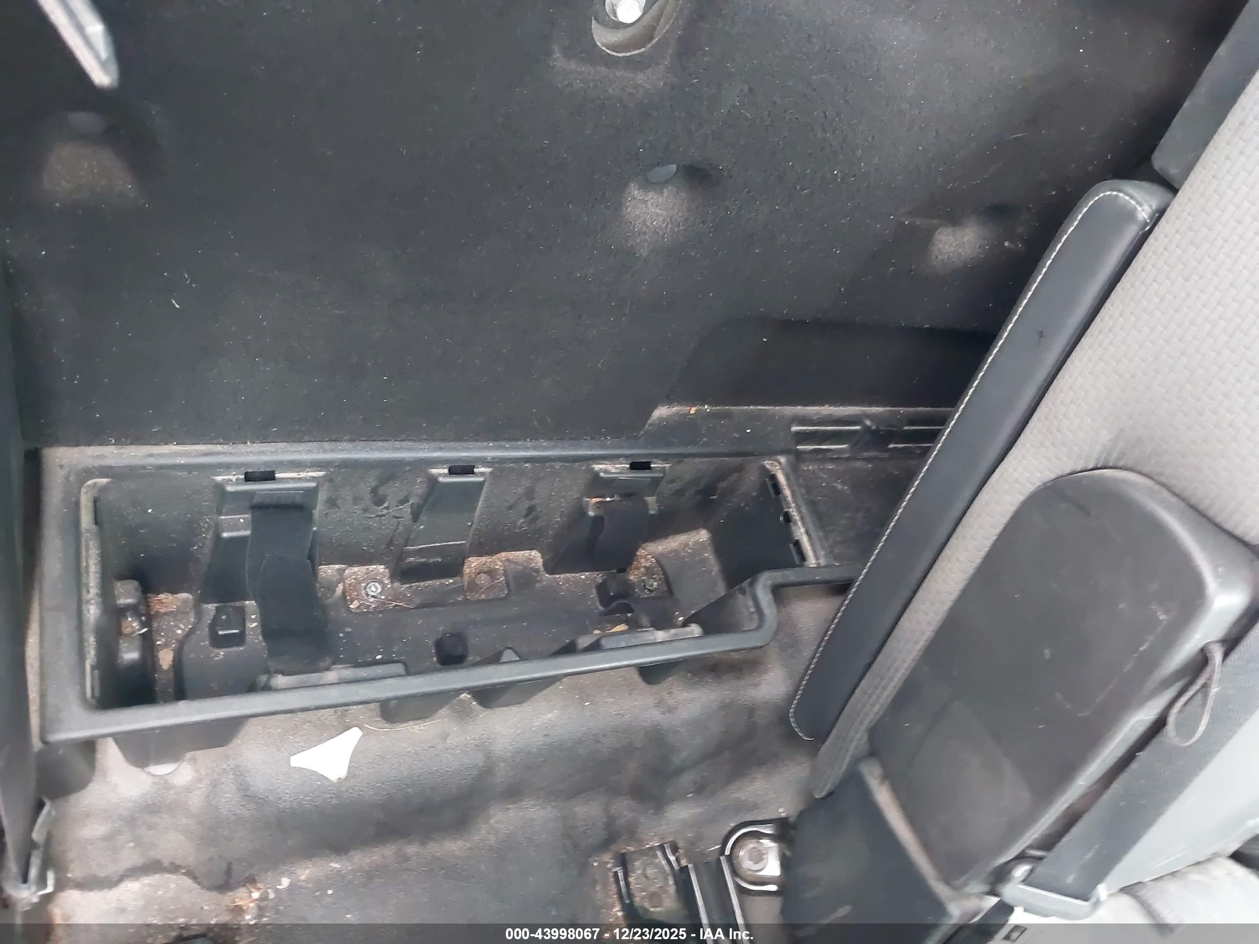 NISSAN TITAN image 8