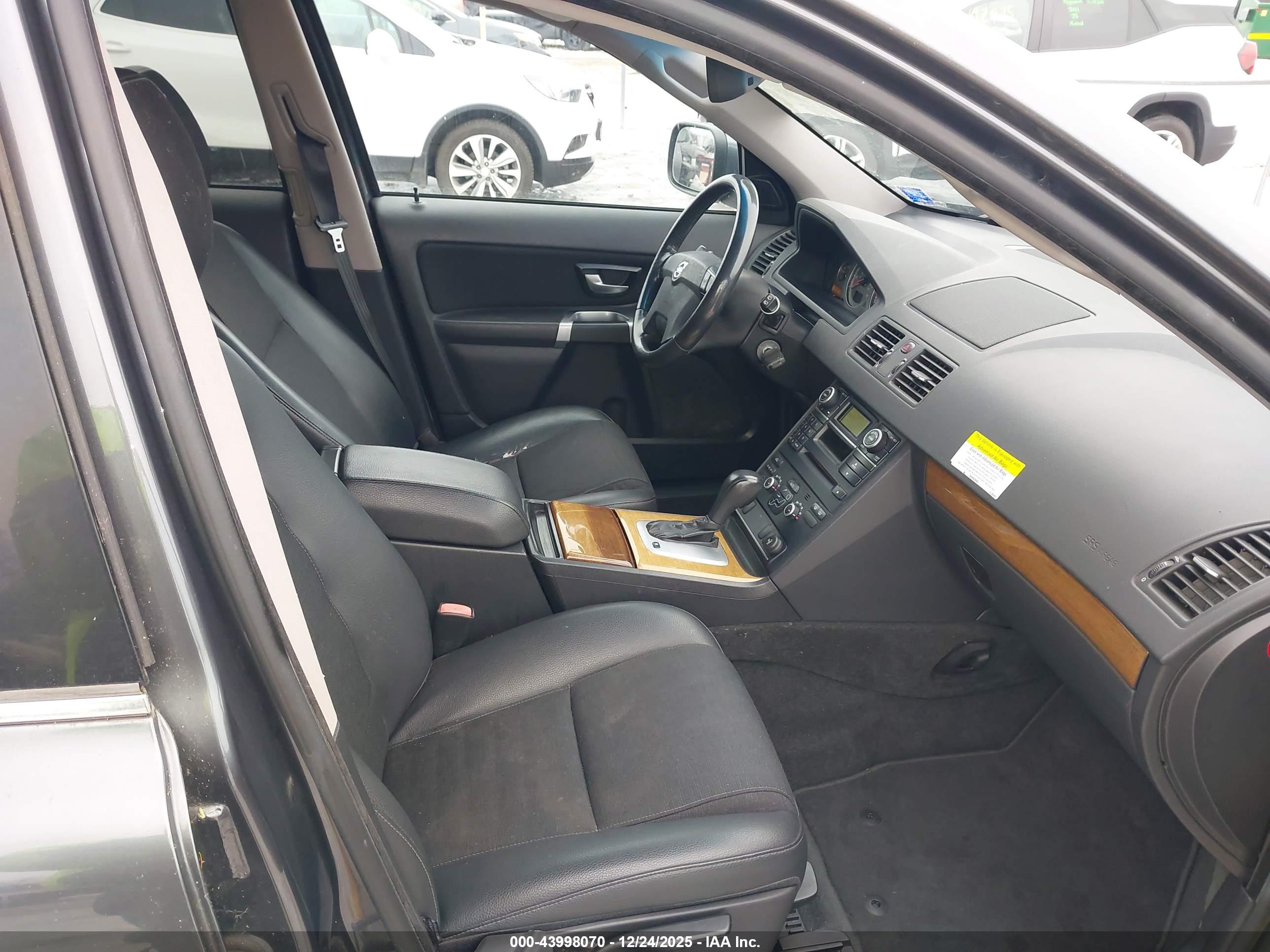 VOLVO XC90 image 5