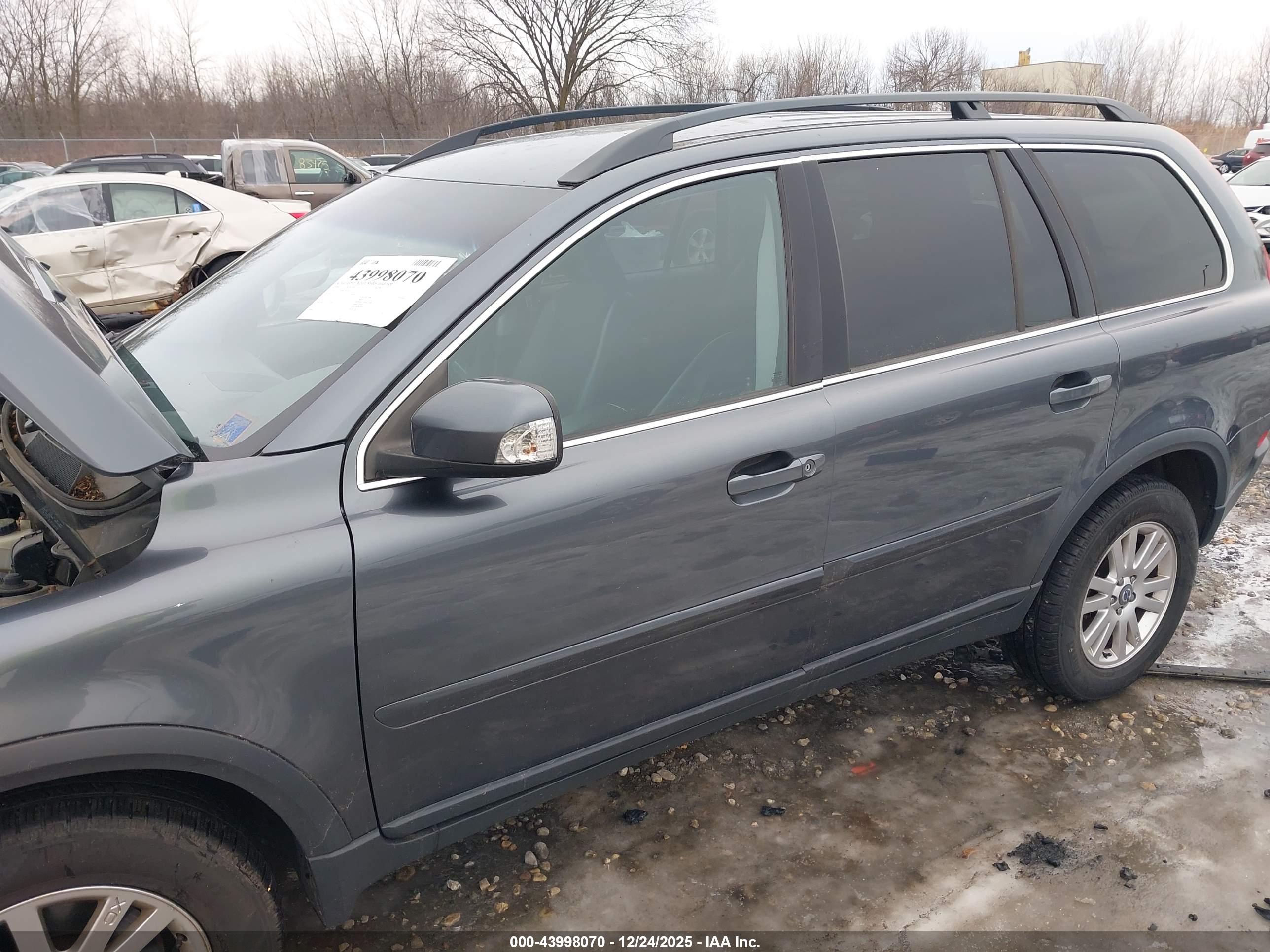 VOLVO XC90 image 6