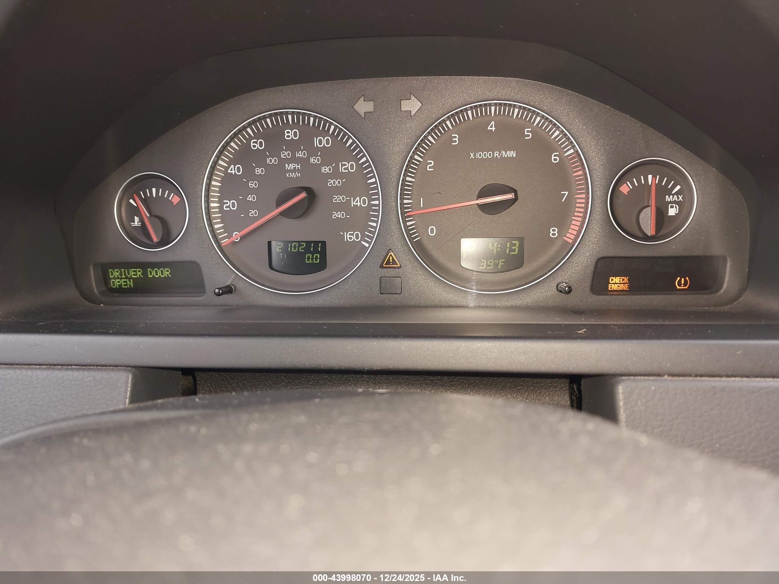 VOLVO XC90 image 7