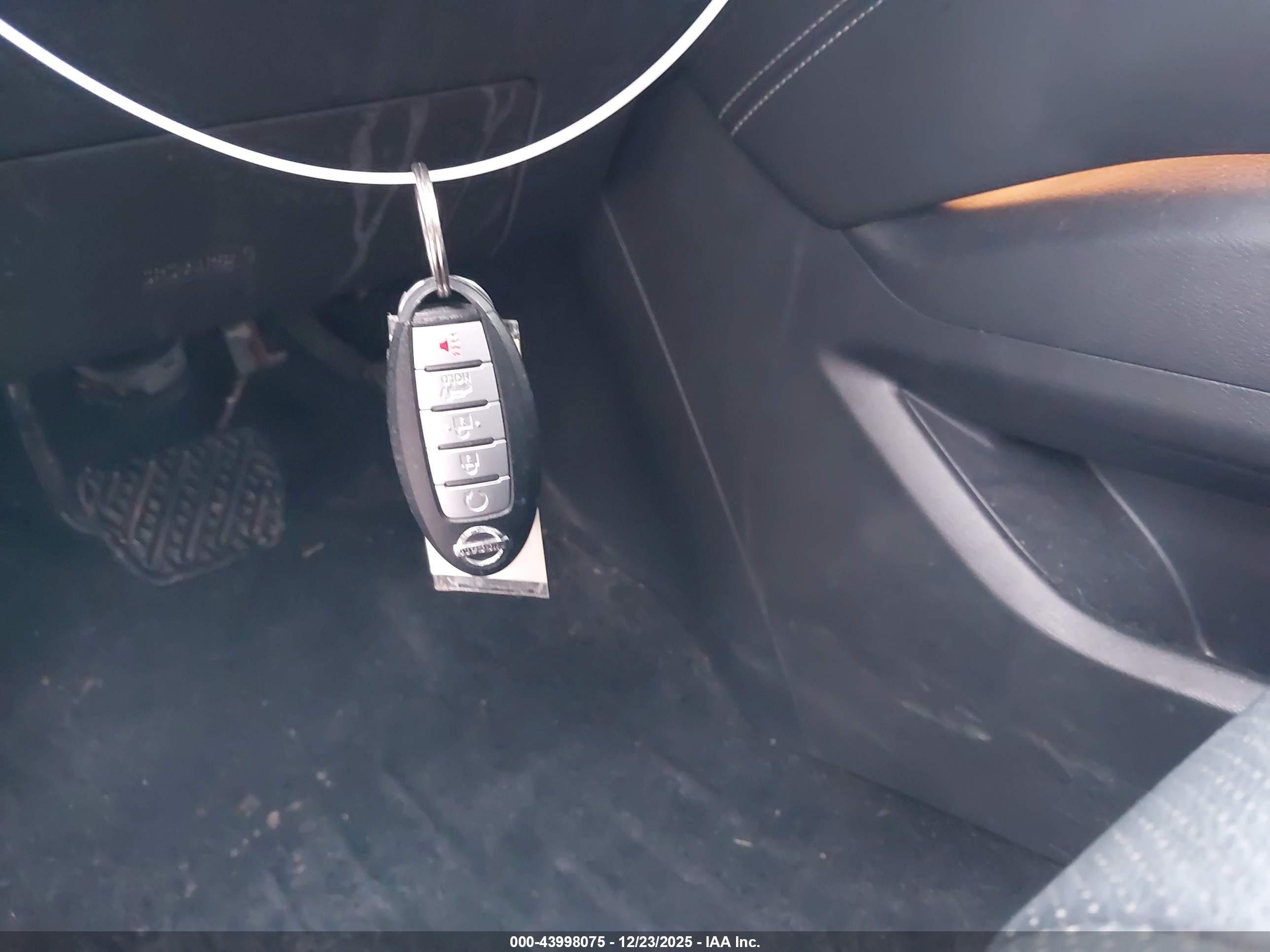 NISSAN MURANO image 11
