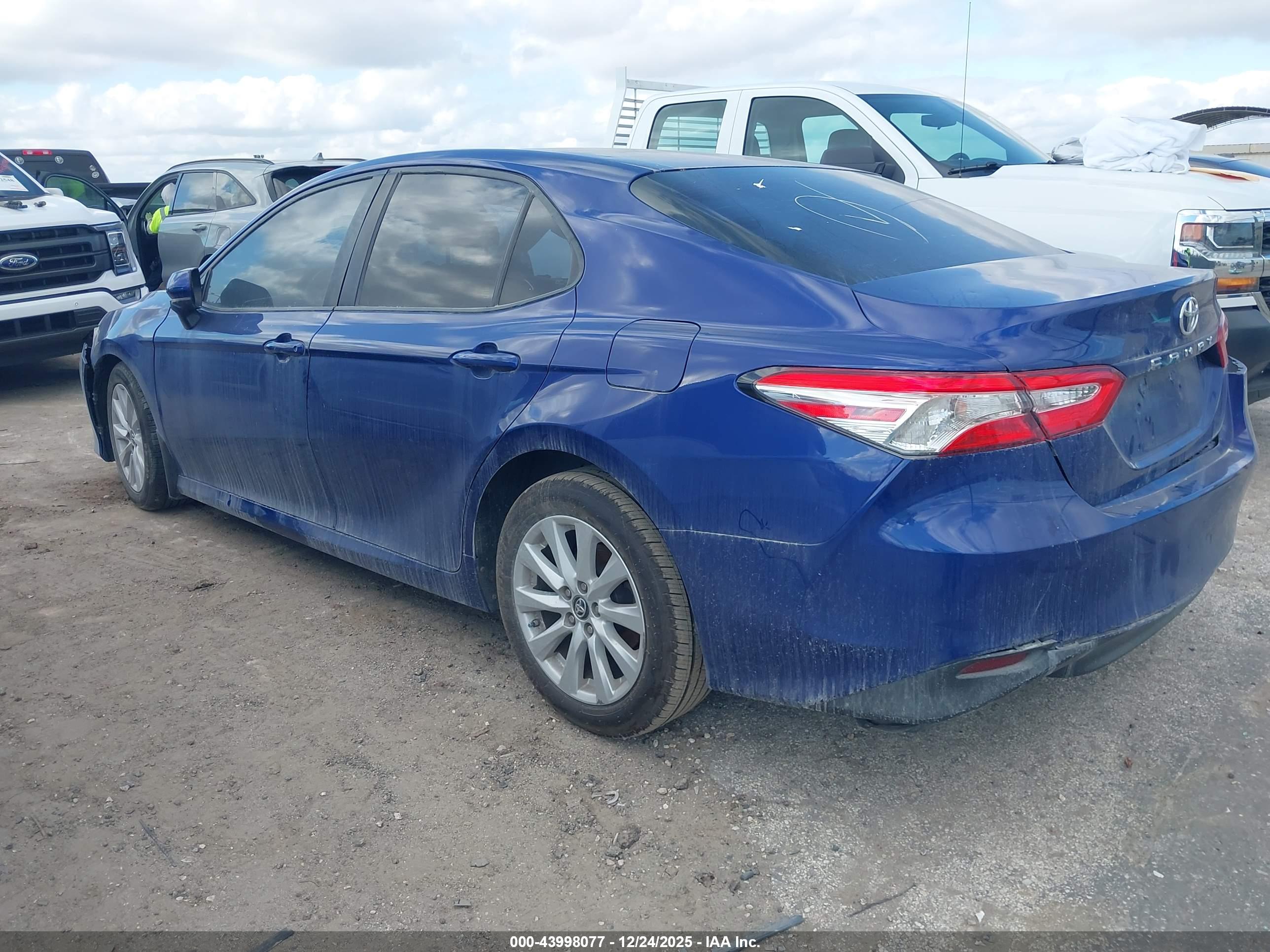 TOYOTA CAMRY image 3