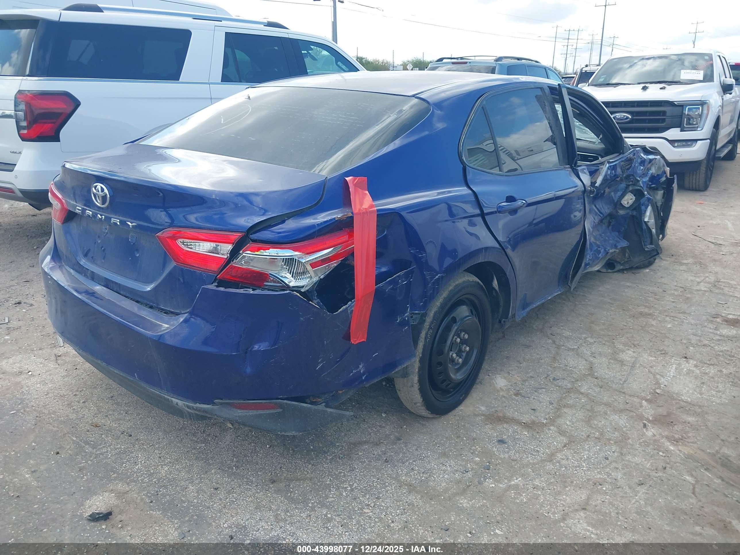 TOYOTA CAMRY image 4