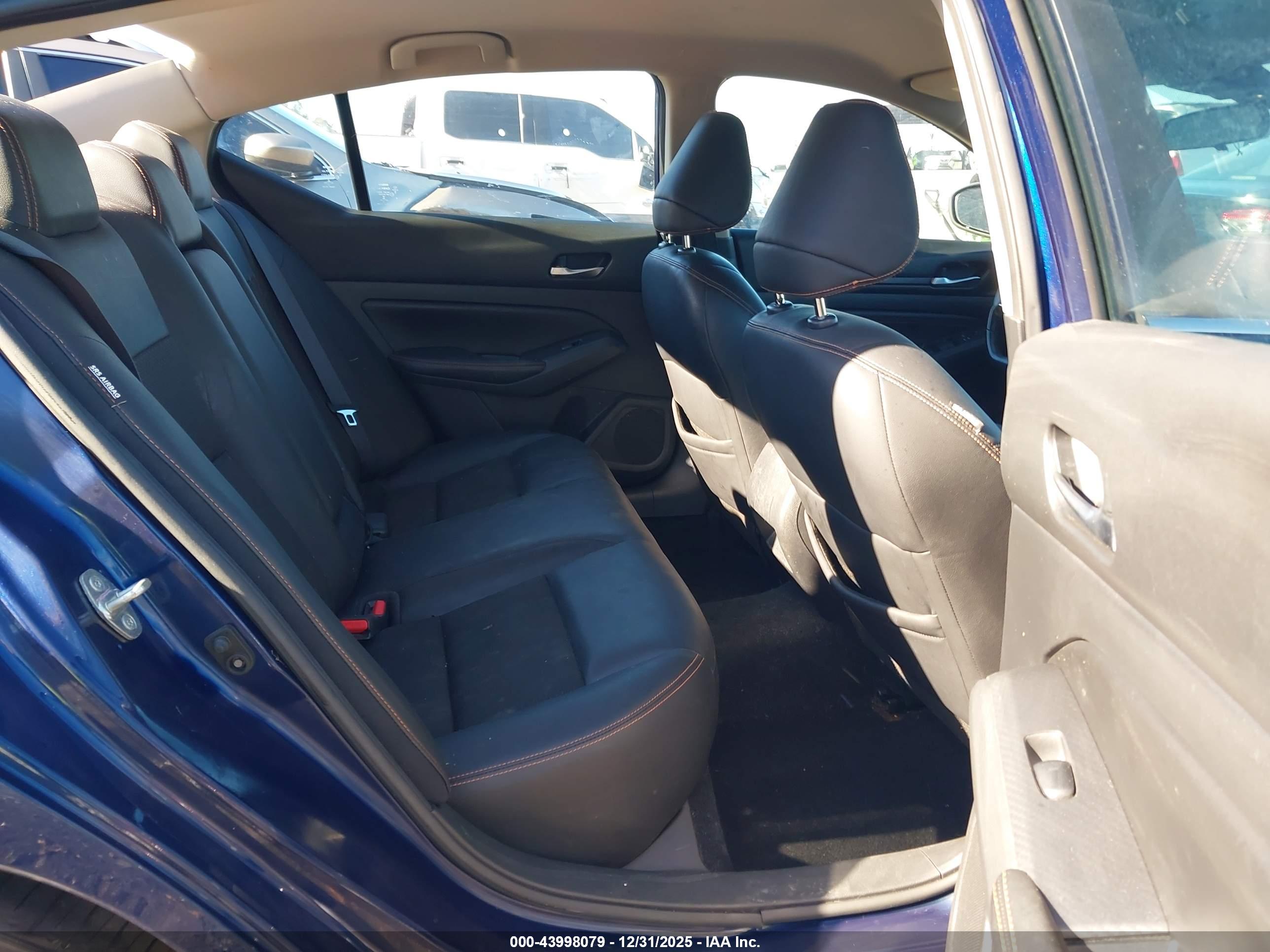 NISSAN ALTIMA image 8