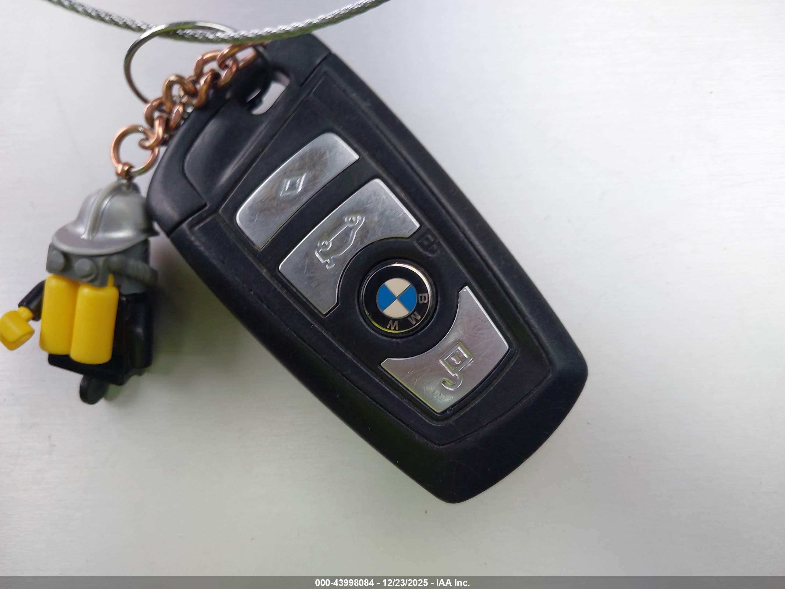 BMW 550I image 11