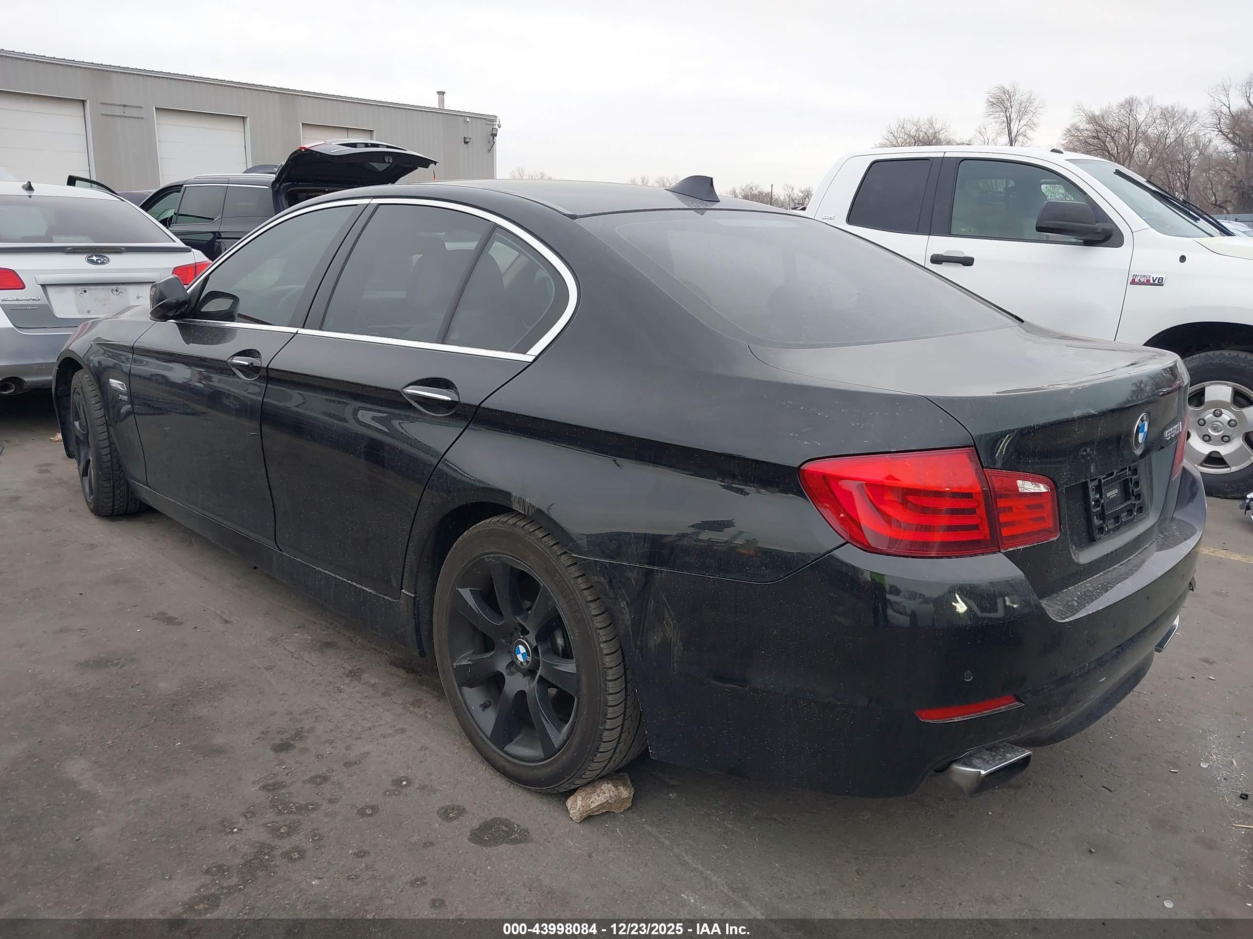 BMW 550I image 3