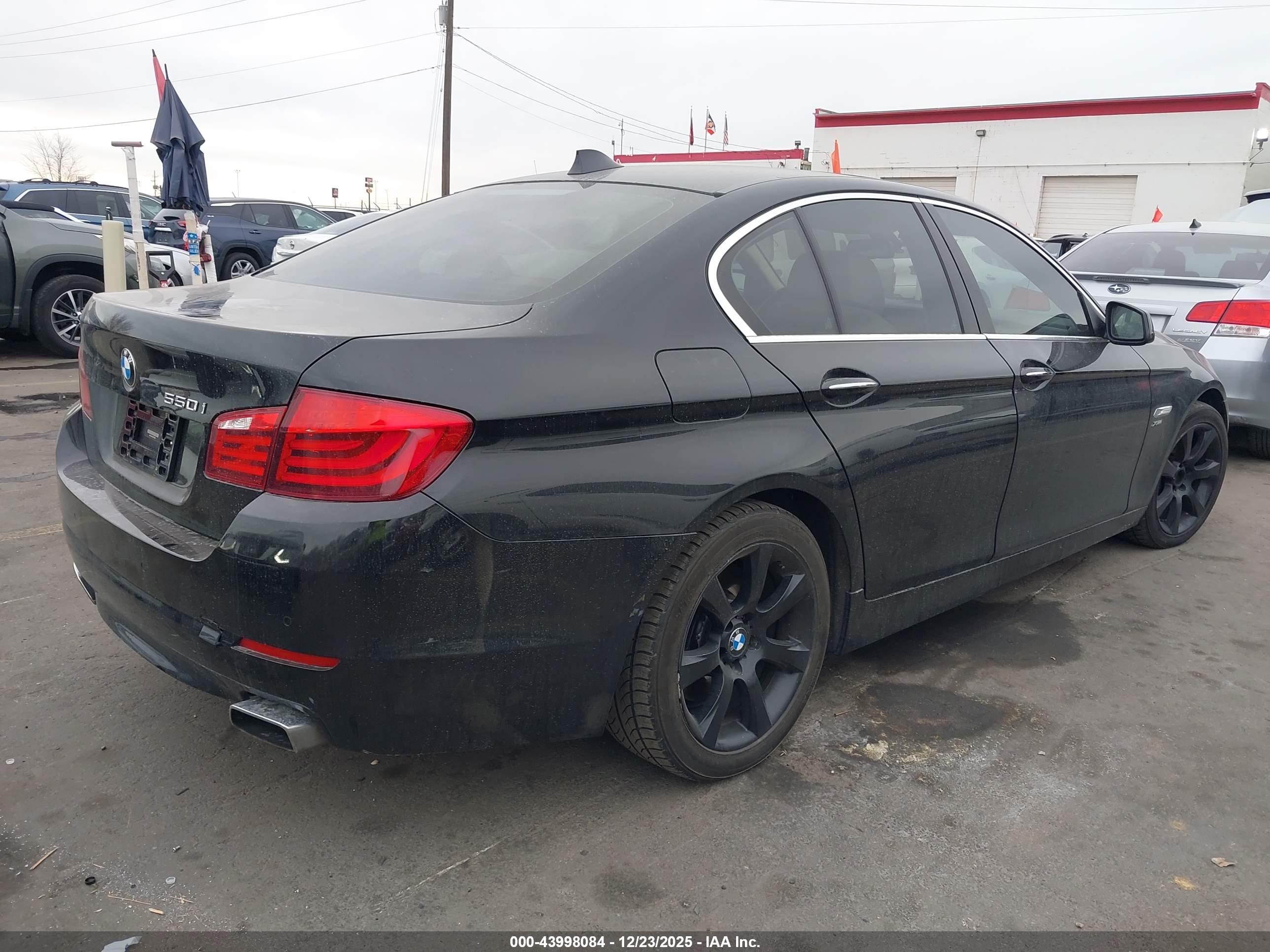 BMW 550I image 4