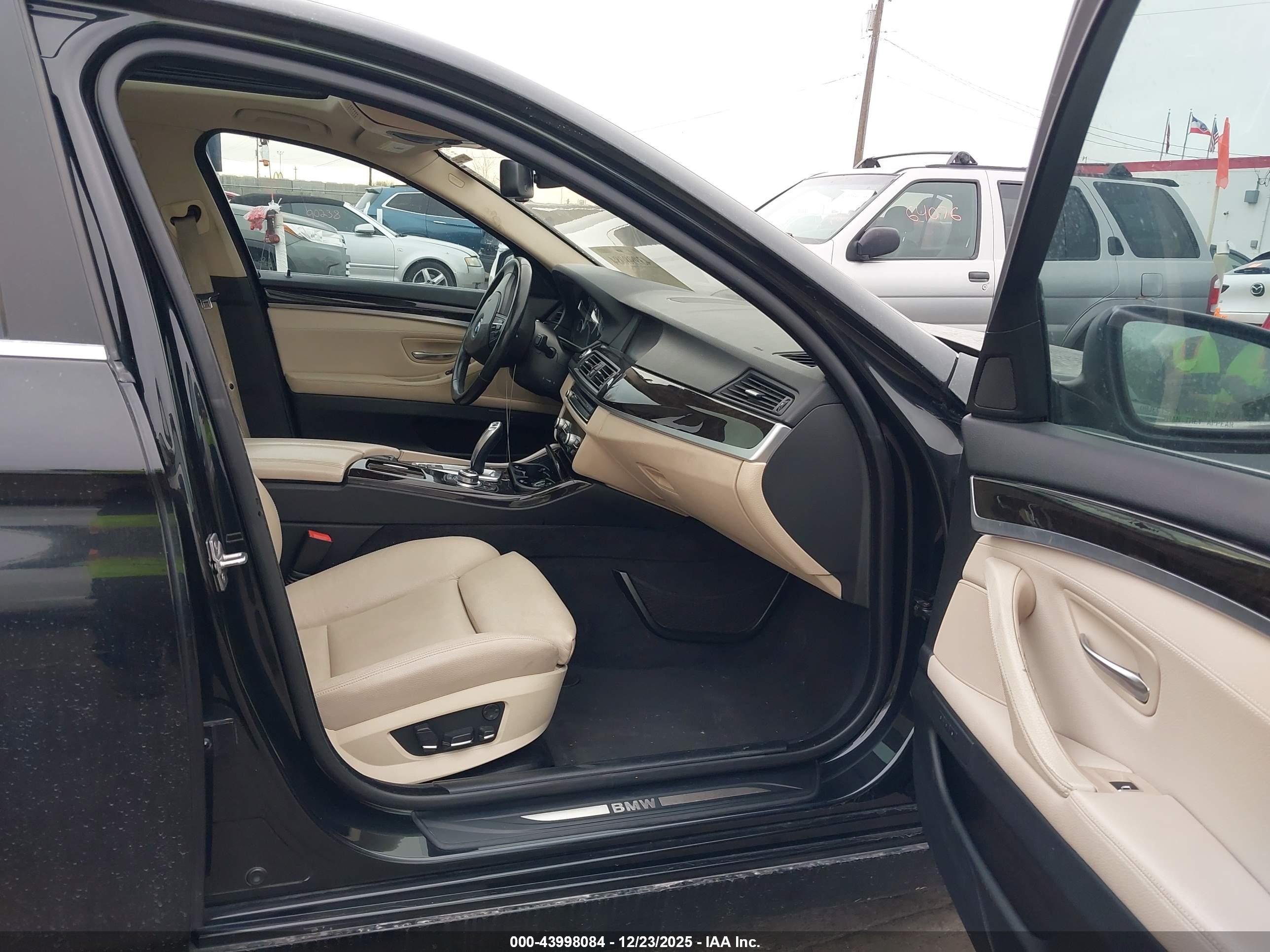 BMW 550I image 5