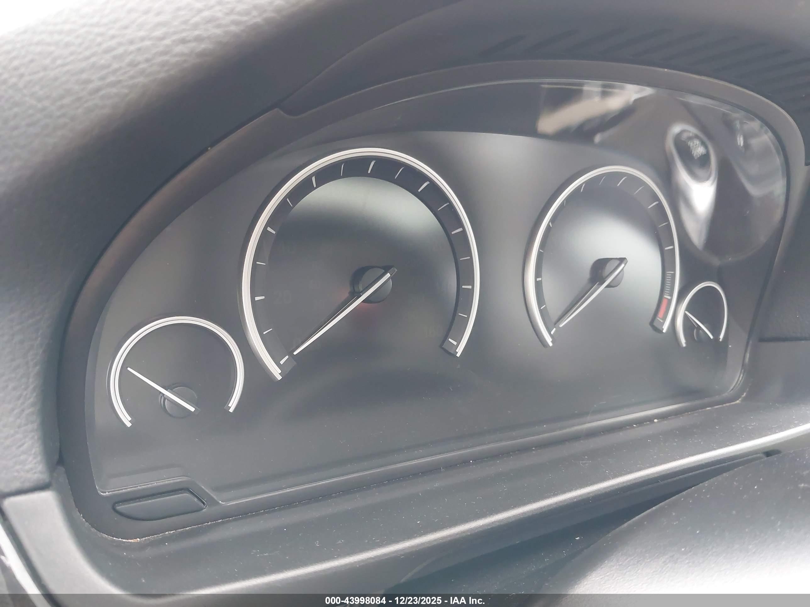 BMW 550I image 7