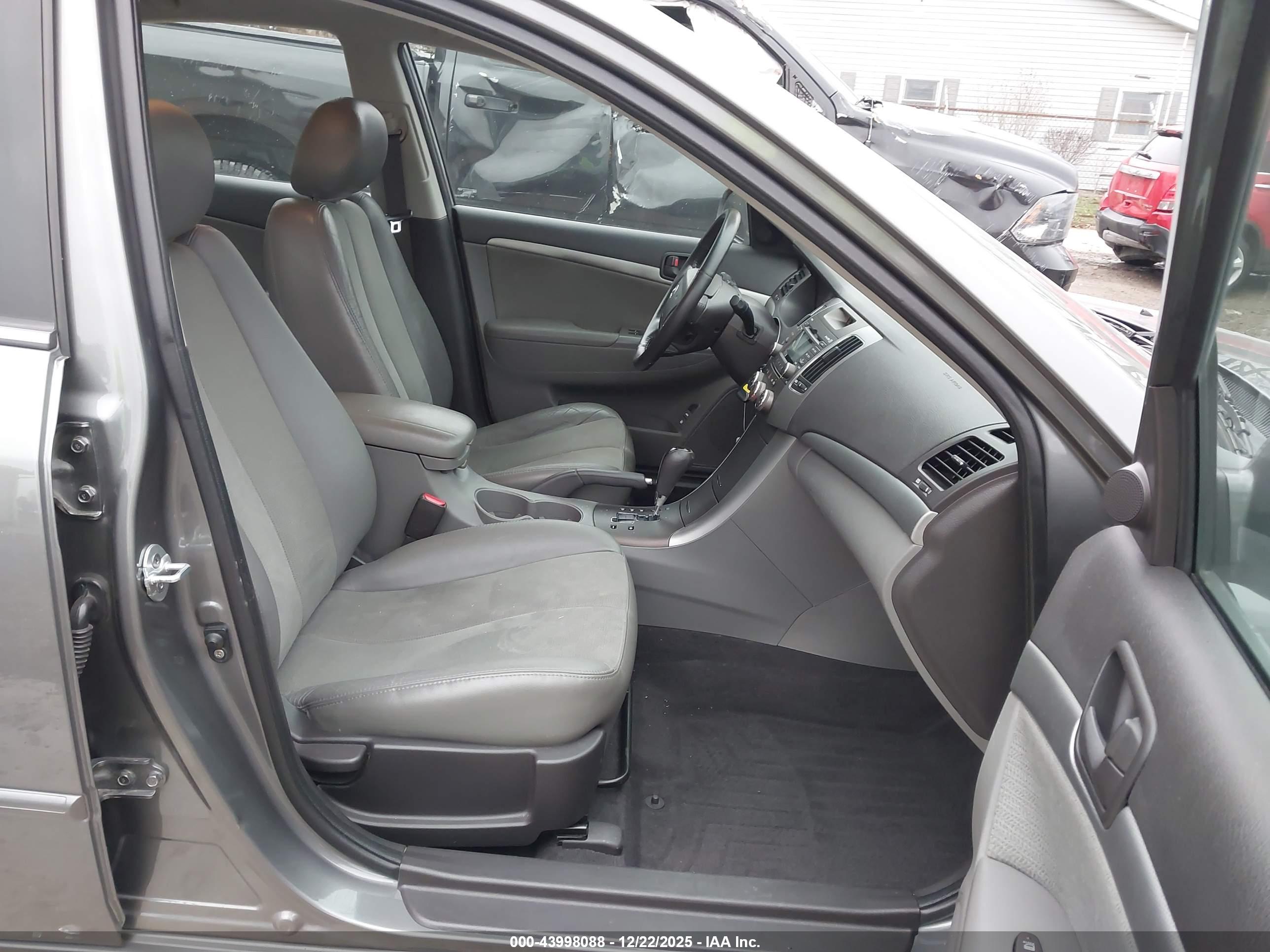 HYUNDAI SONATA image 5
