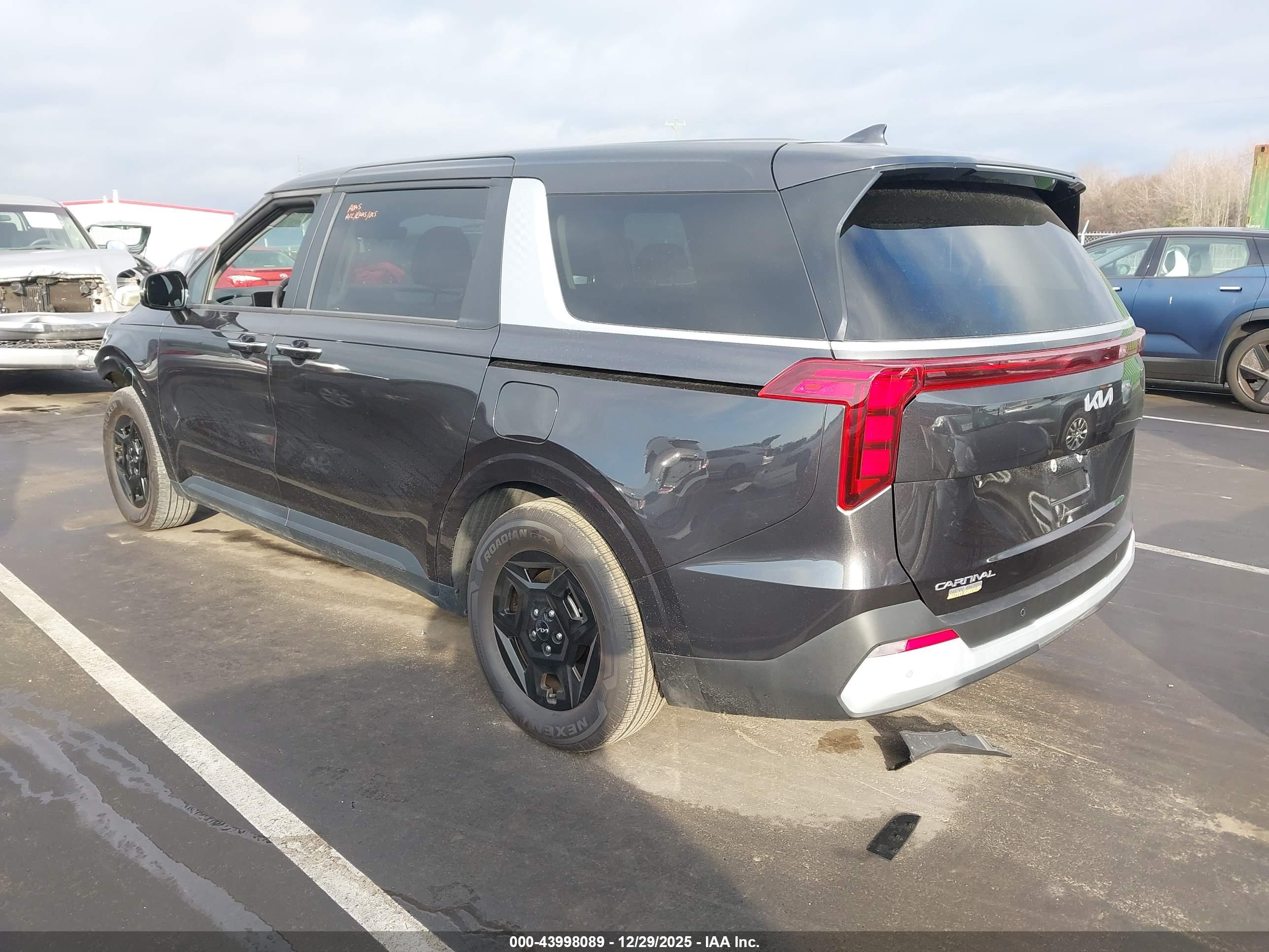 KIA CARNIVAL image 3