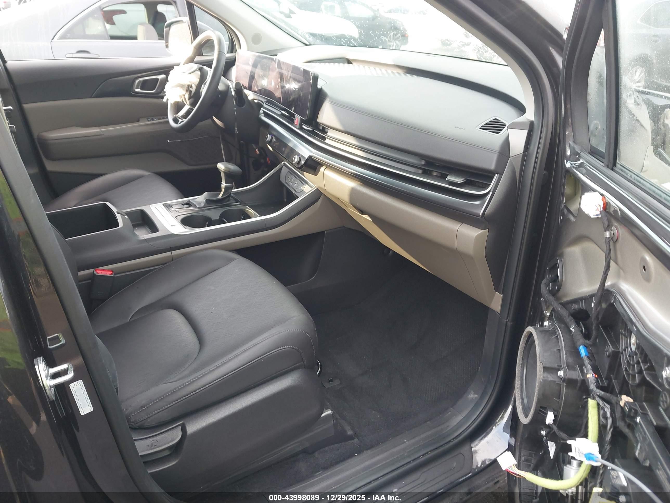 KIA CARNIVAL image 5