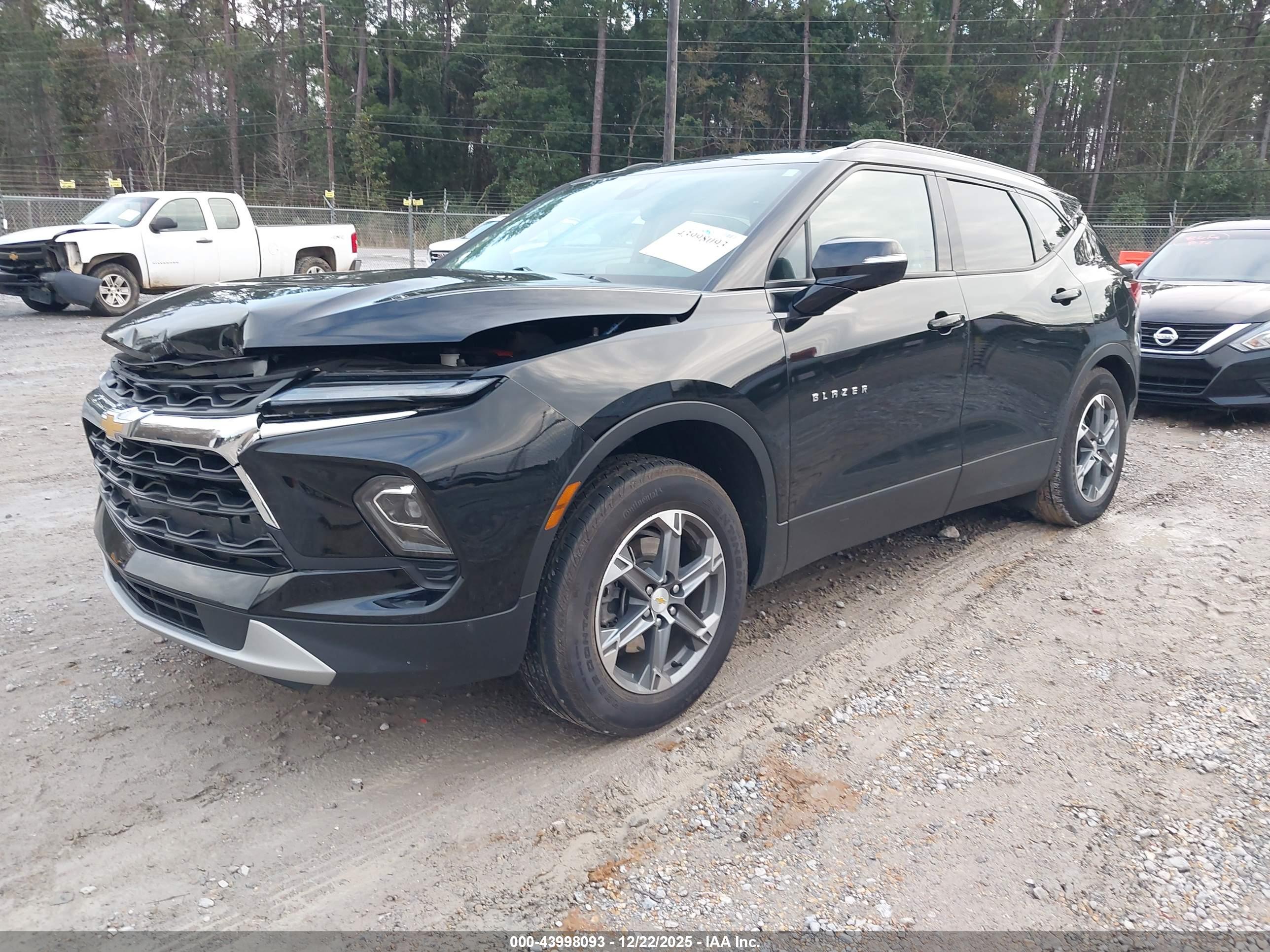 CHEVROLET BLAZER image 2