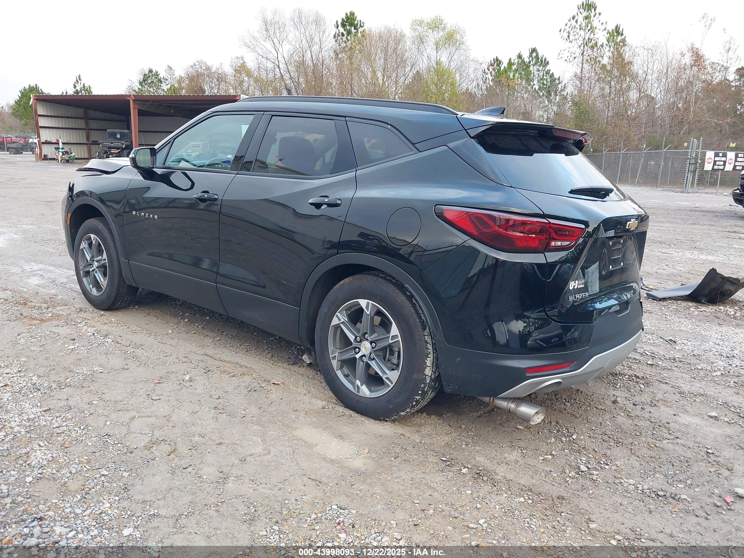 CHEVROLET BLAZER image 3
