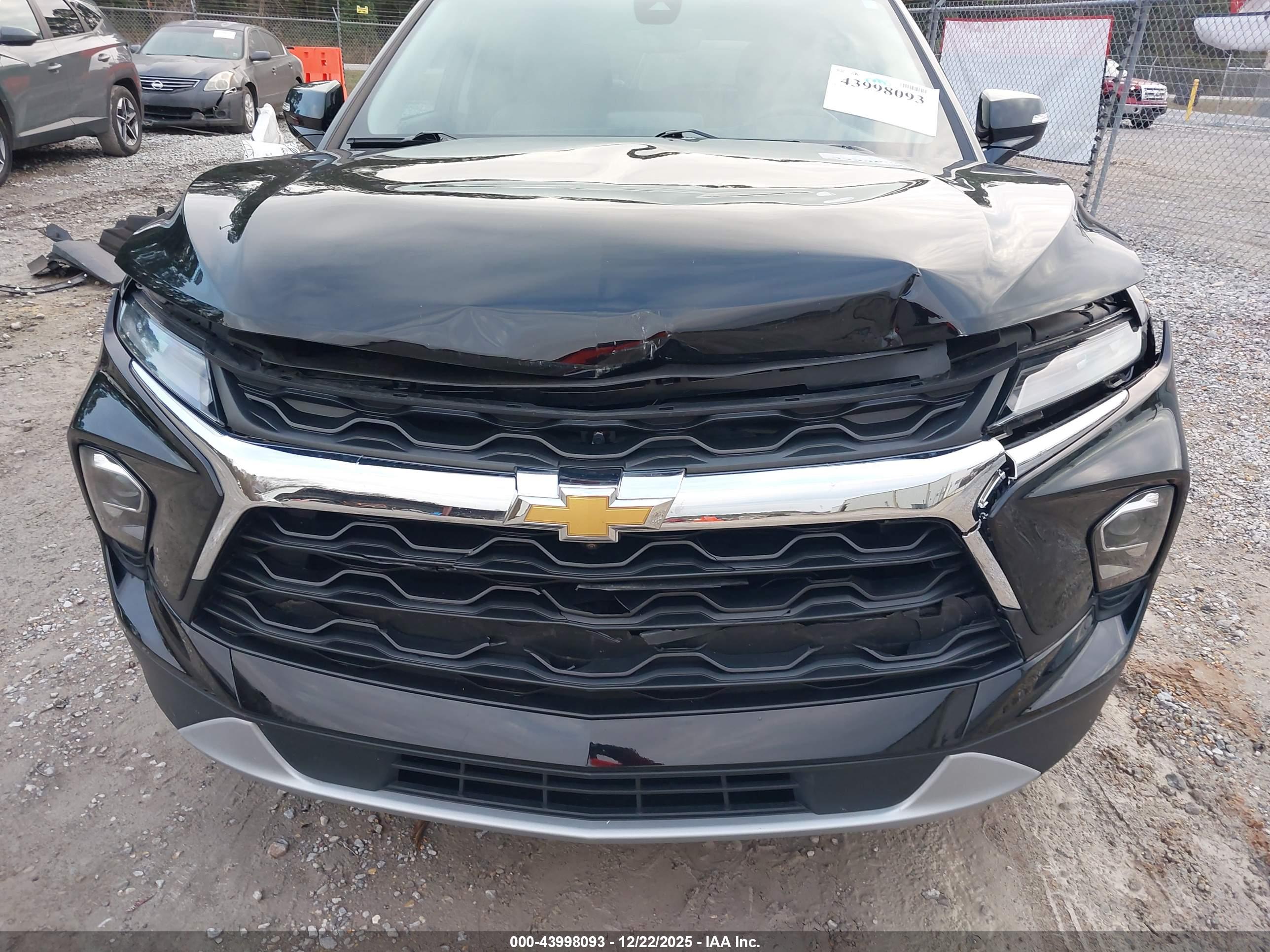 CHEVROLET BLAZER image 6