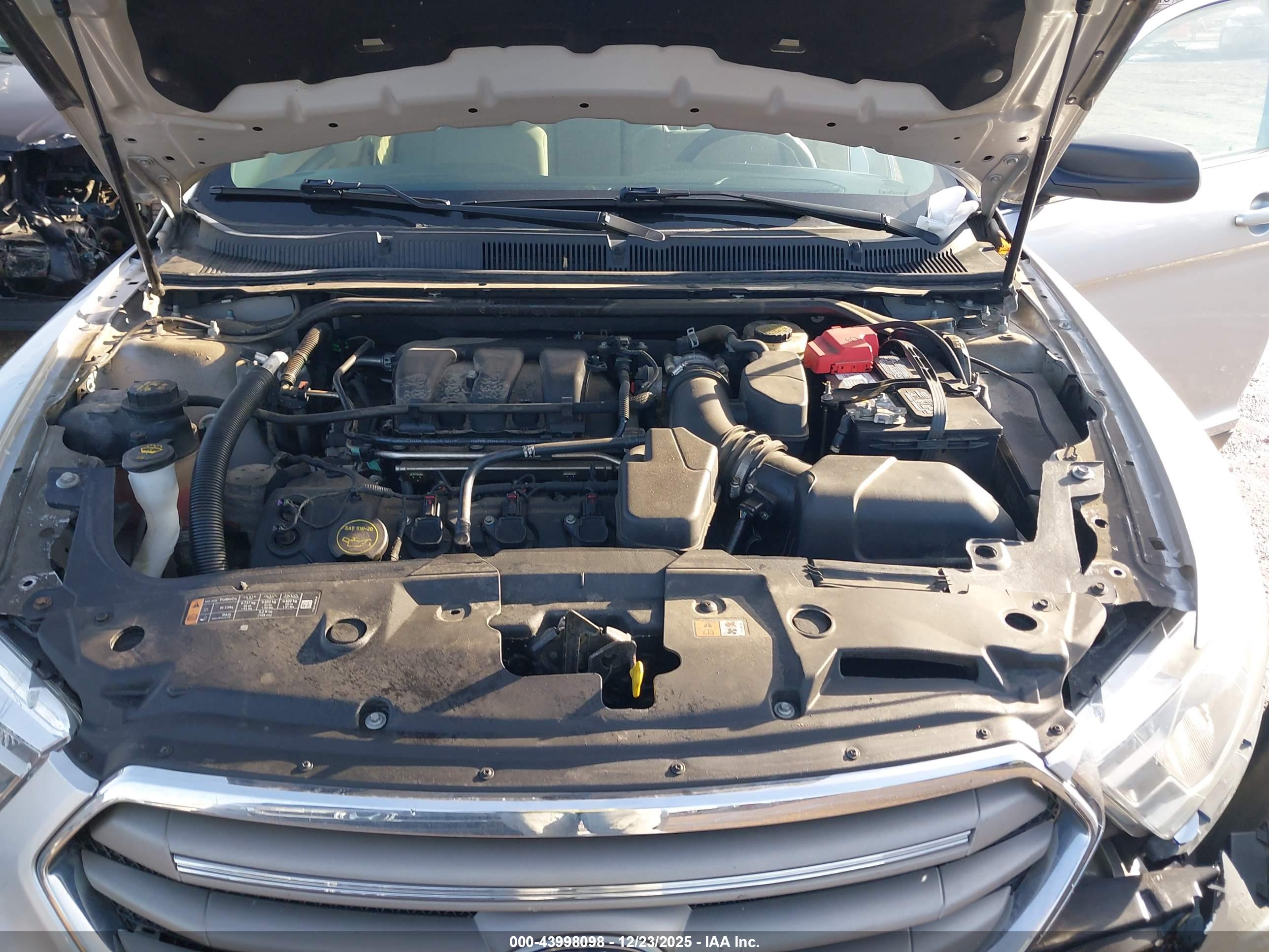 FORD TAURUS image 10