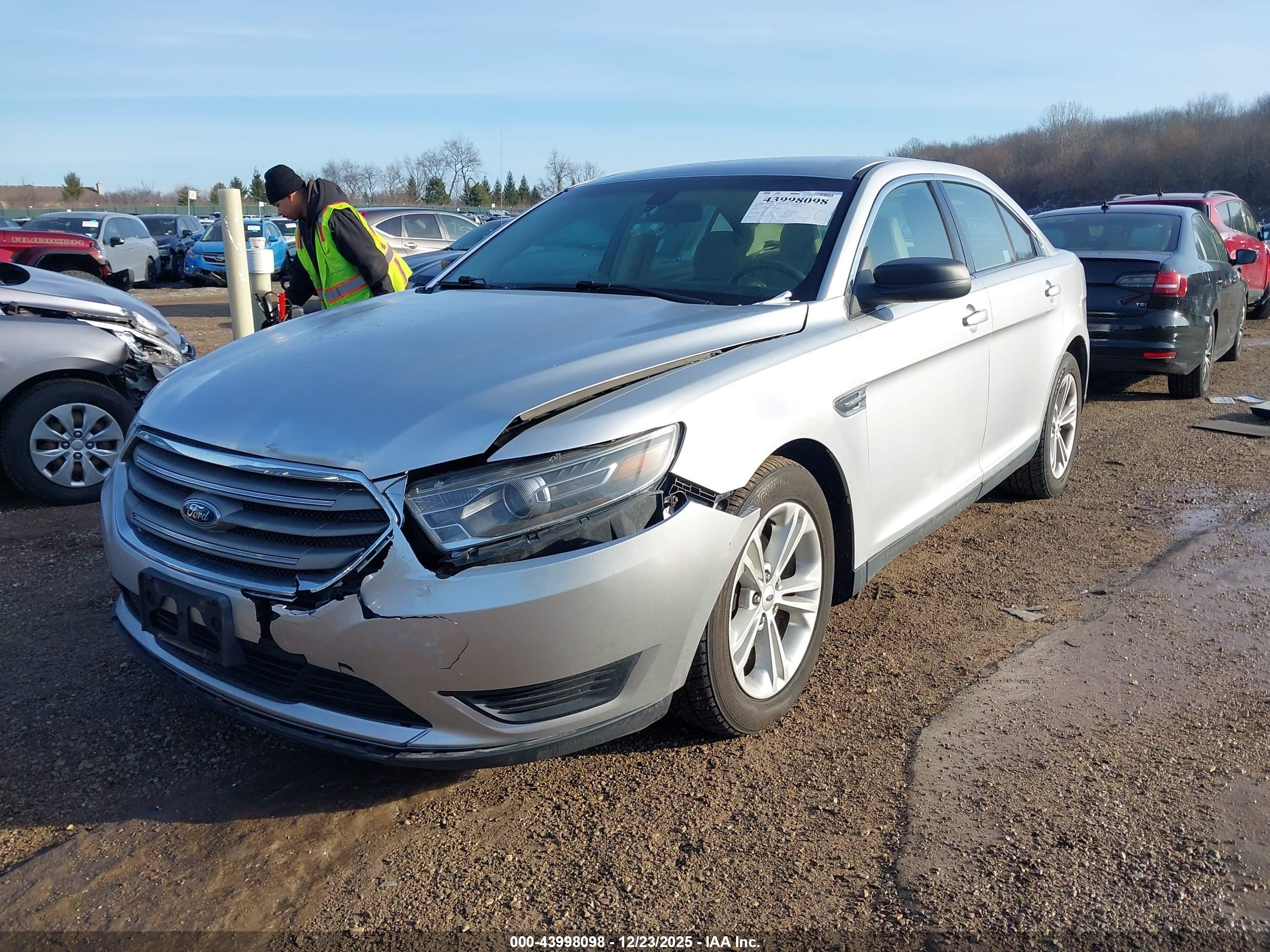 FORD TAURUS image 2
