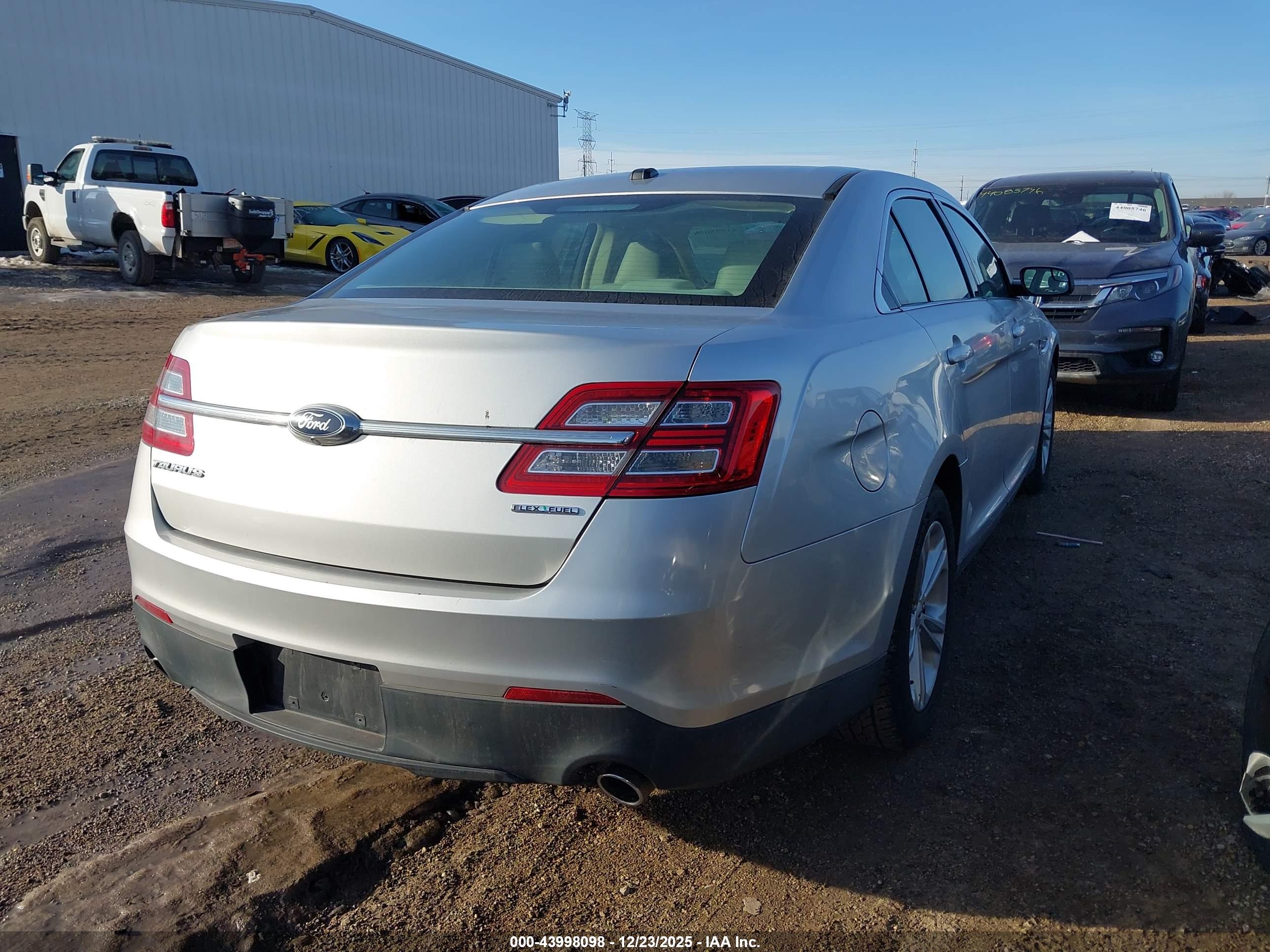 FORD TAURUS image 4
