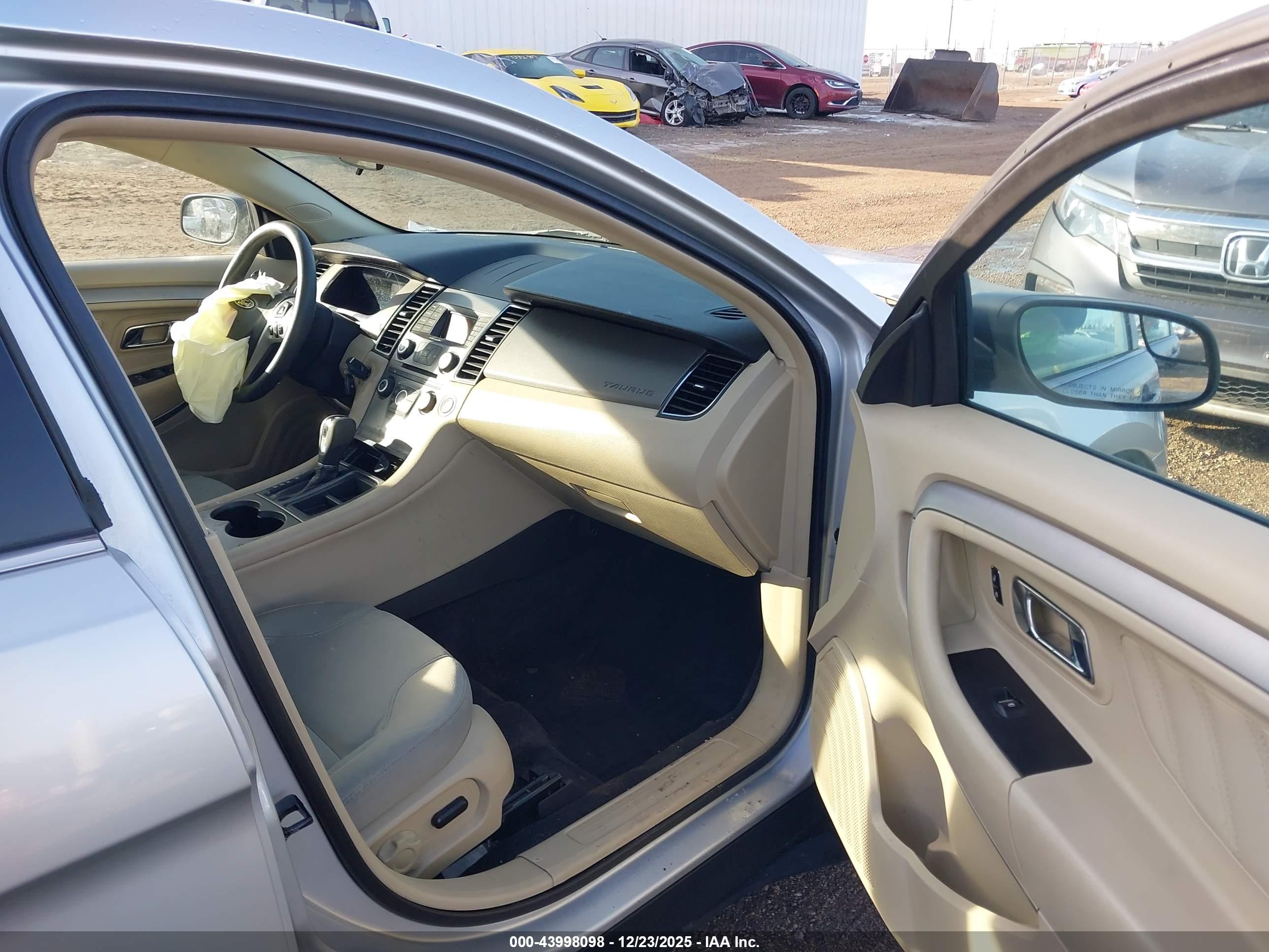 FORD TAURUS image 5