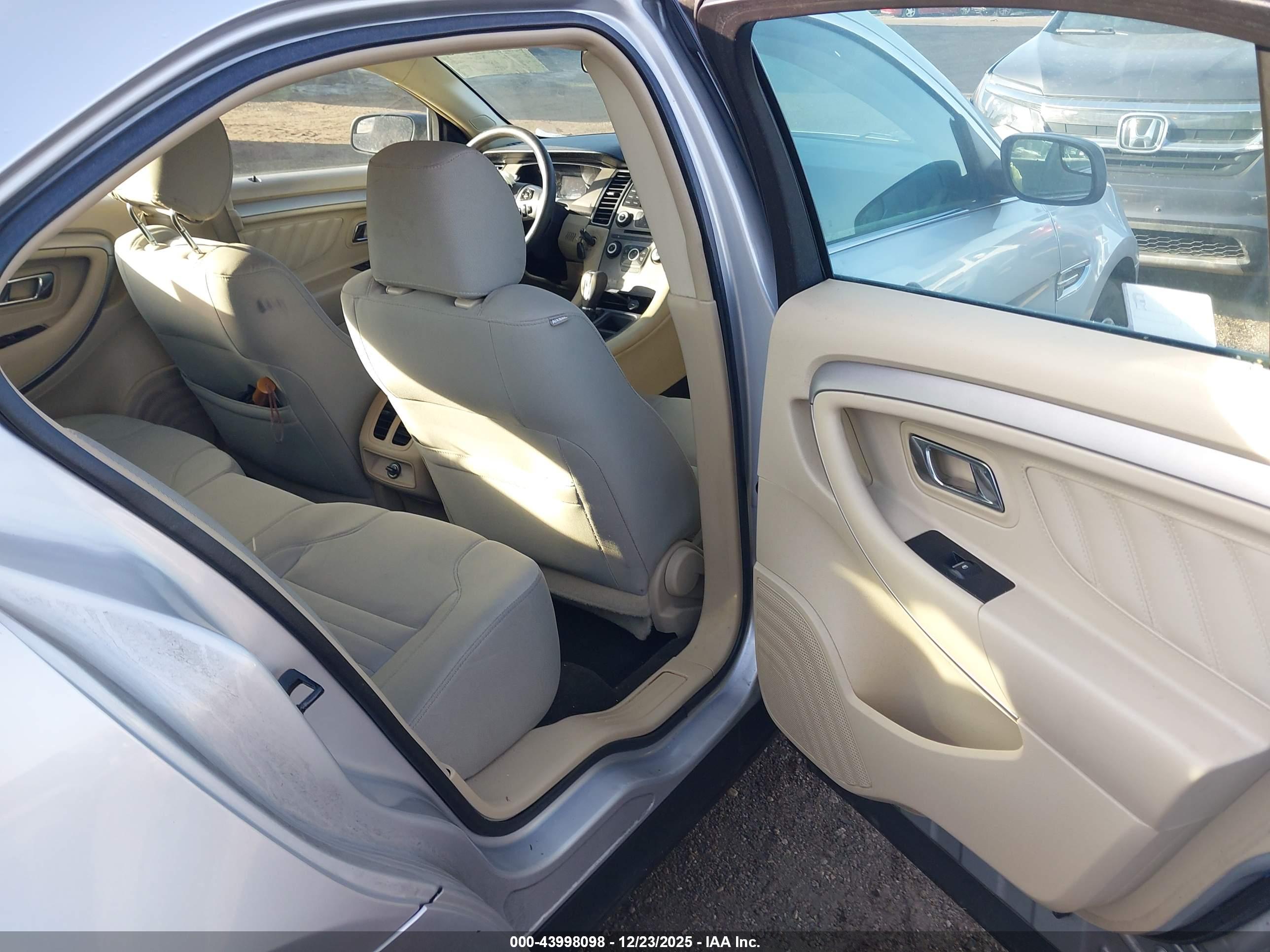FORD TAURUS image 8