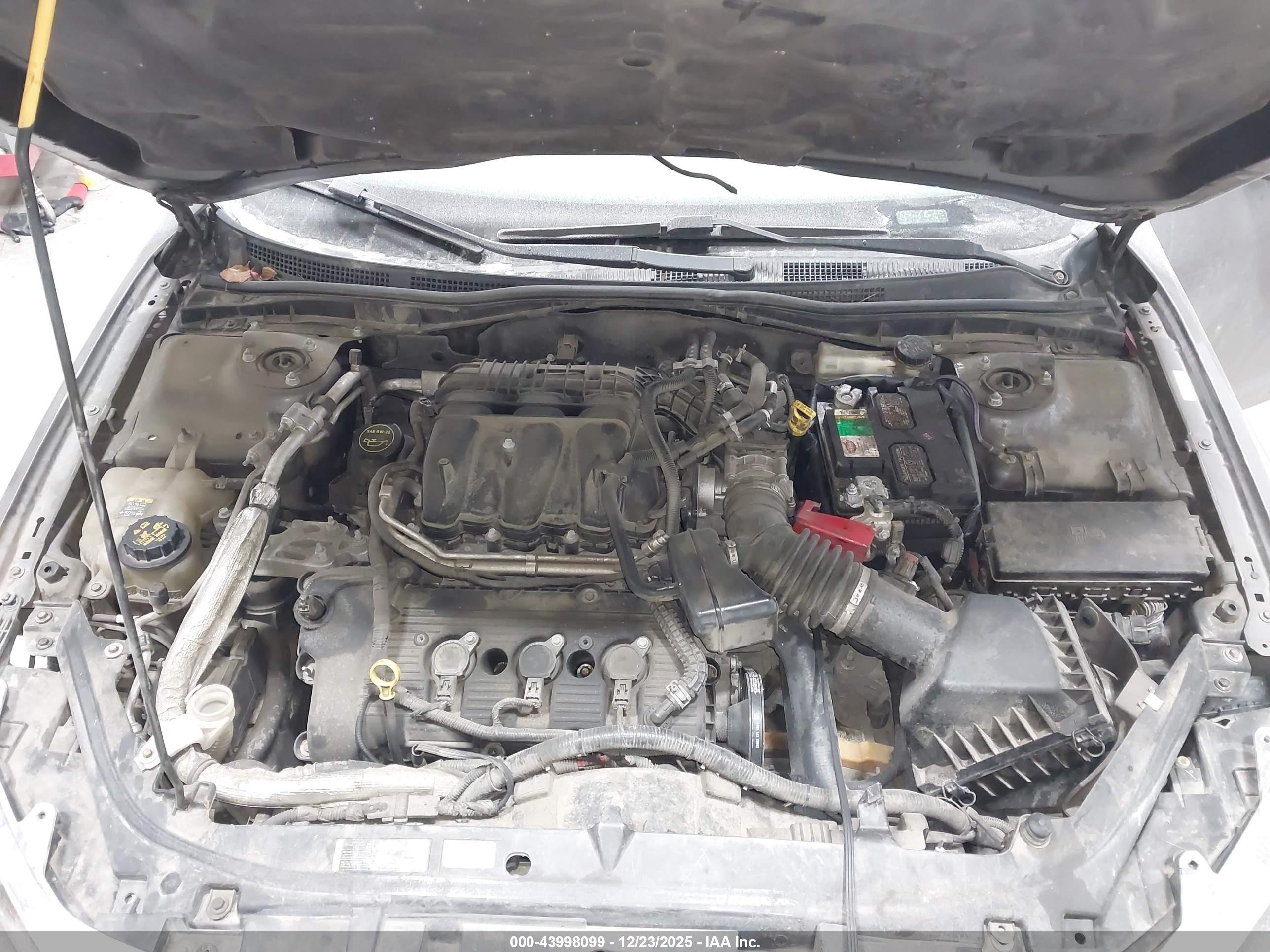 FORD FUSION image 10