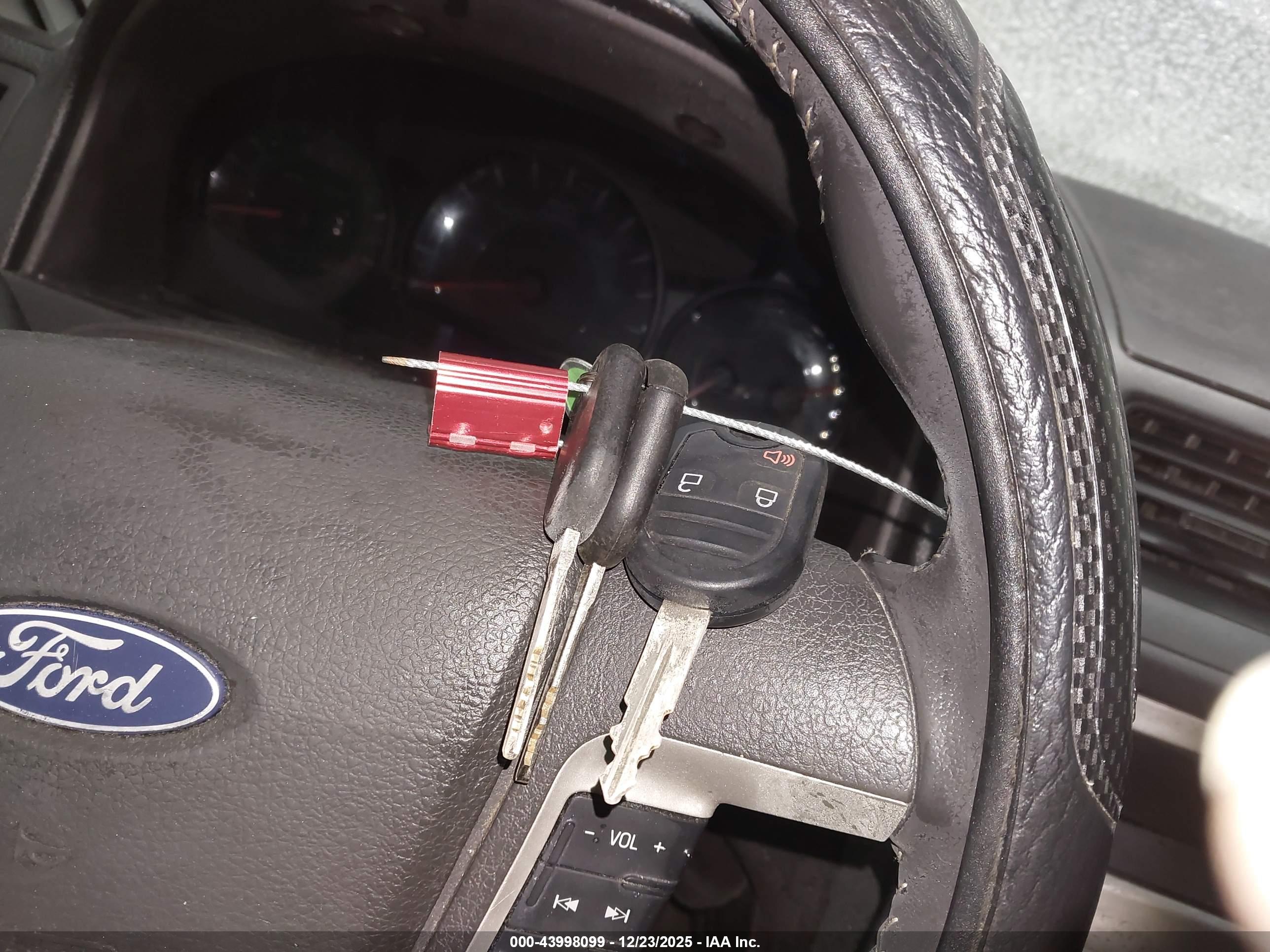 FORD FUSION image 11