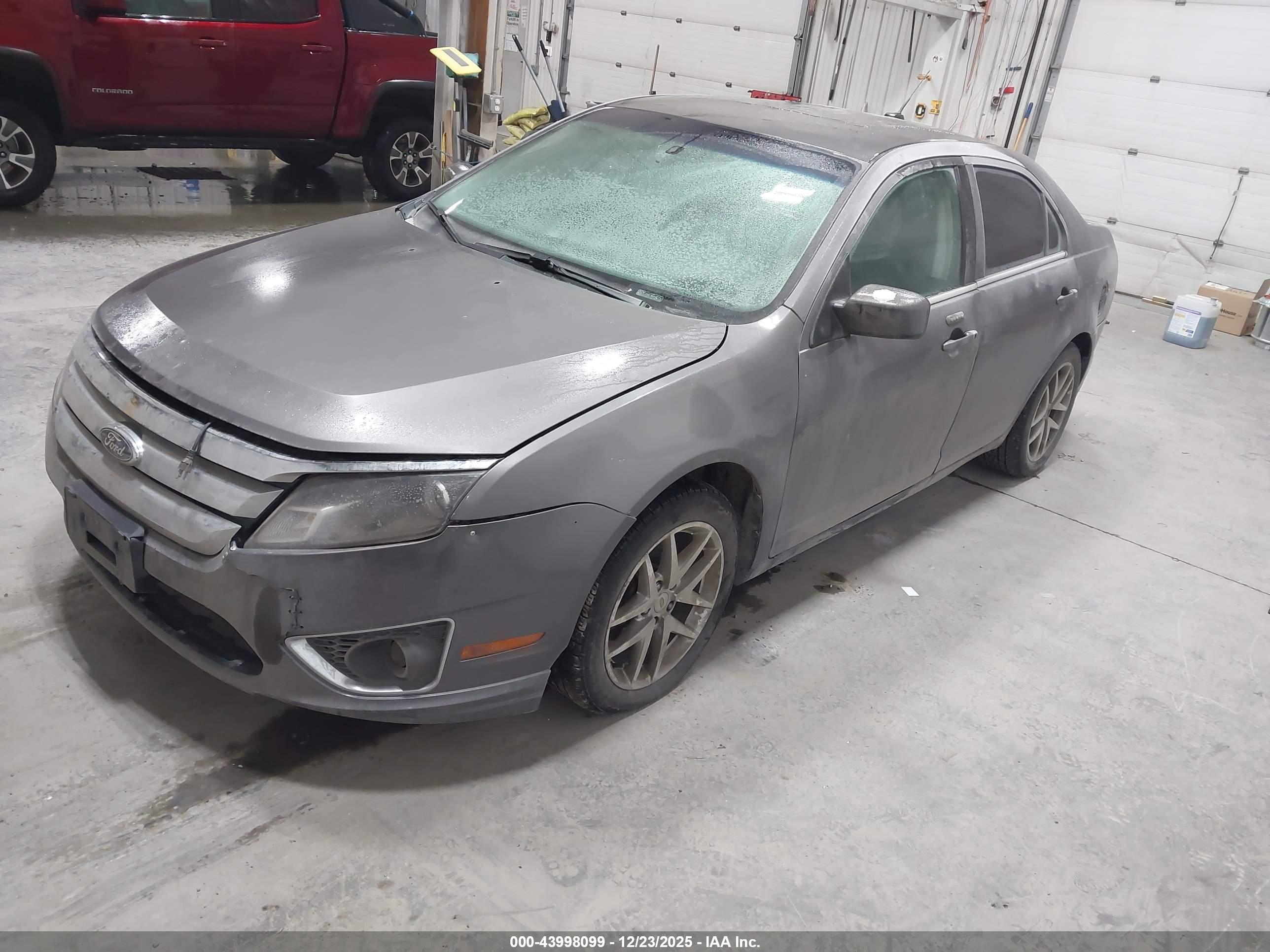 FORD FUSION image 2