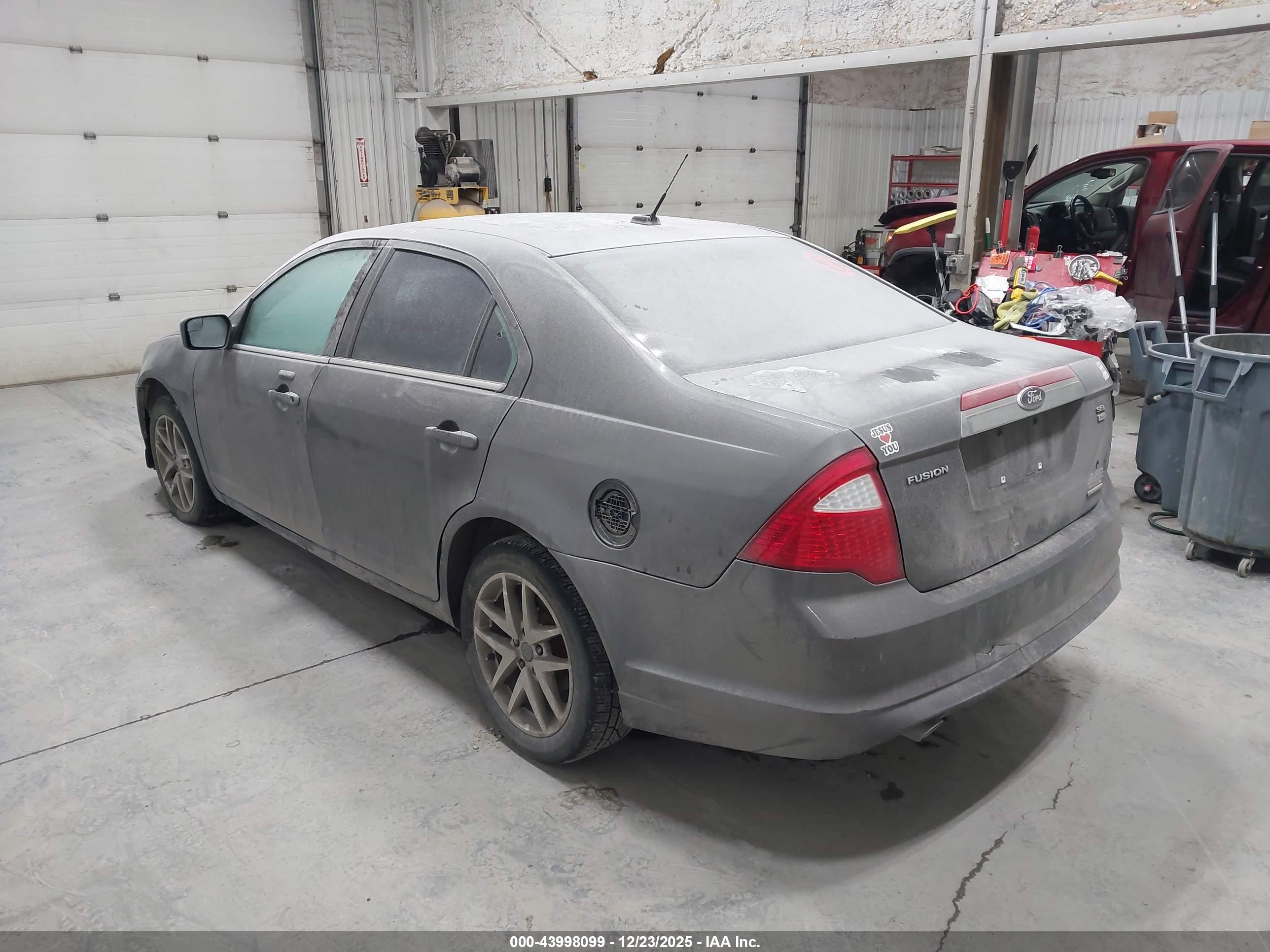 FORD FUSION image 3