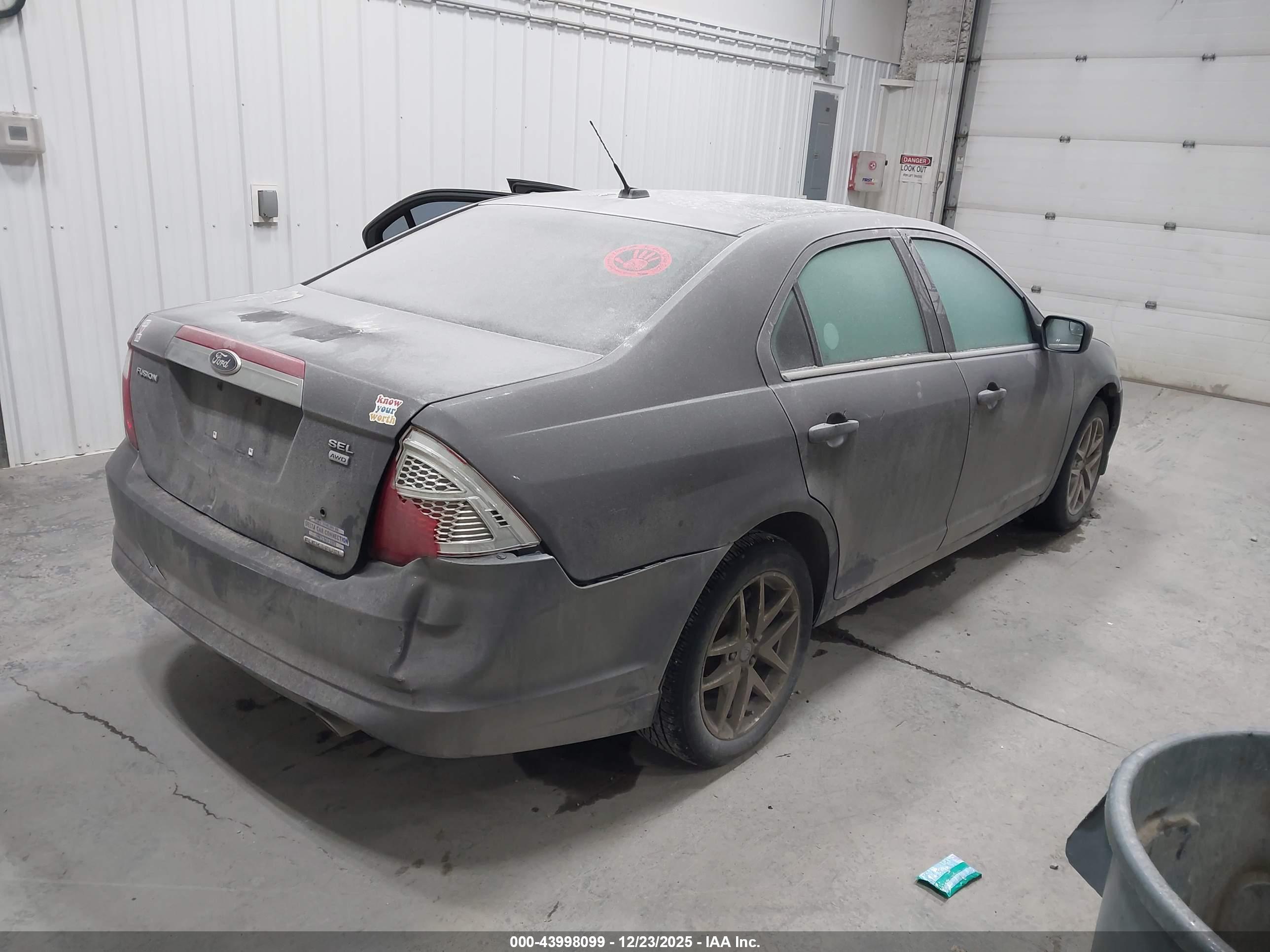 FORD FUSION image 4