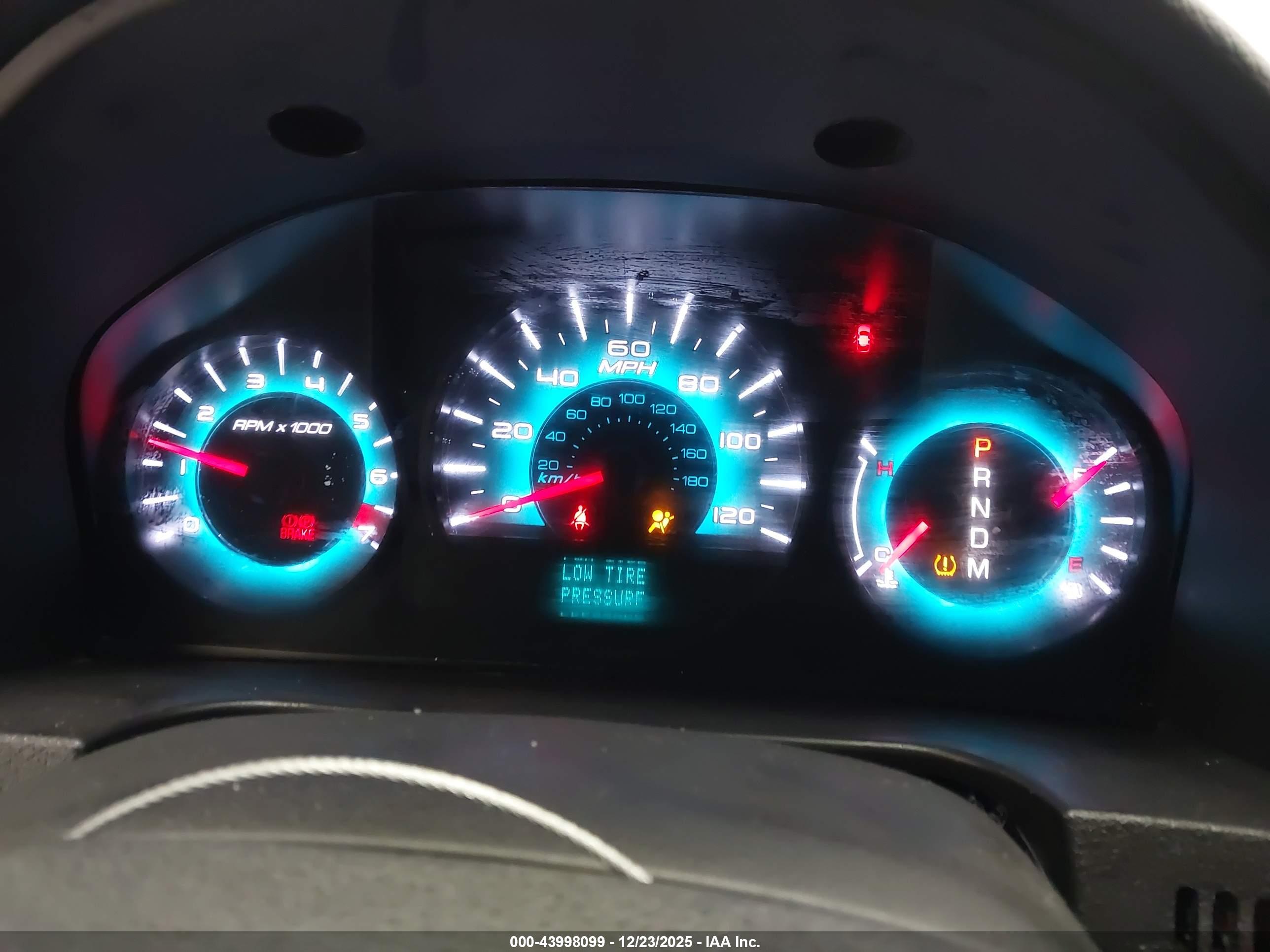 FORD FUSION image 7