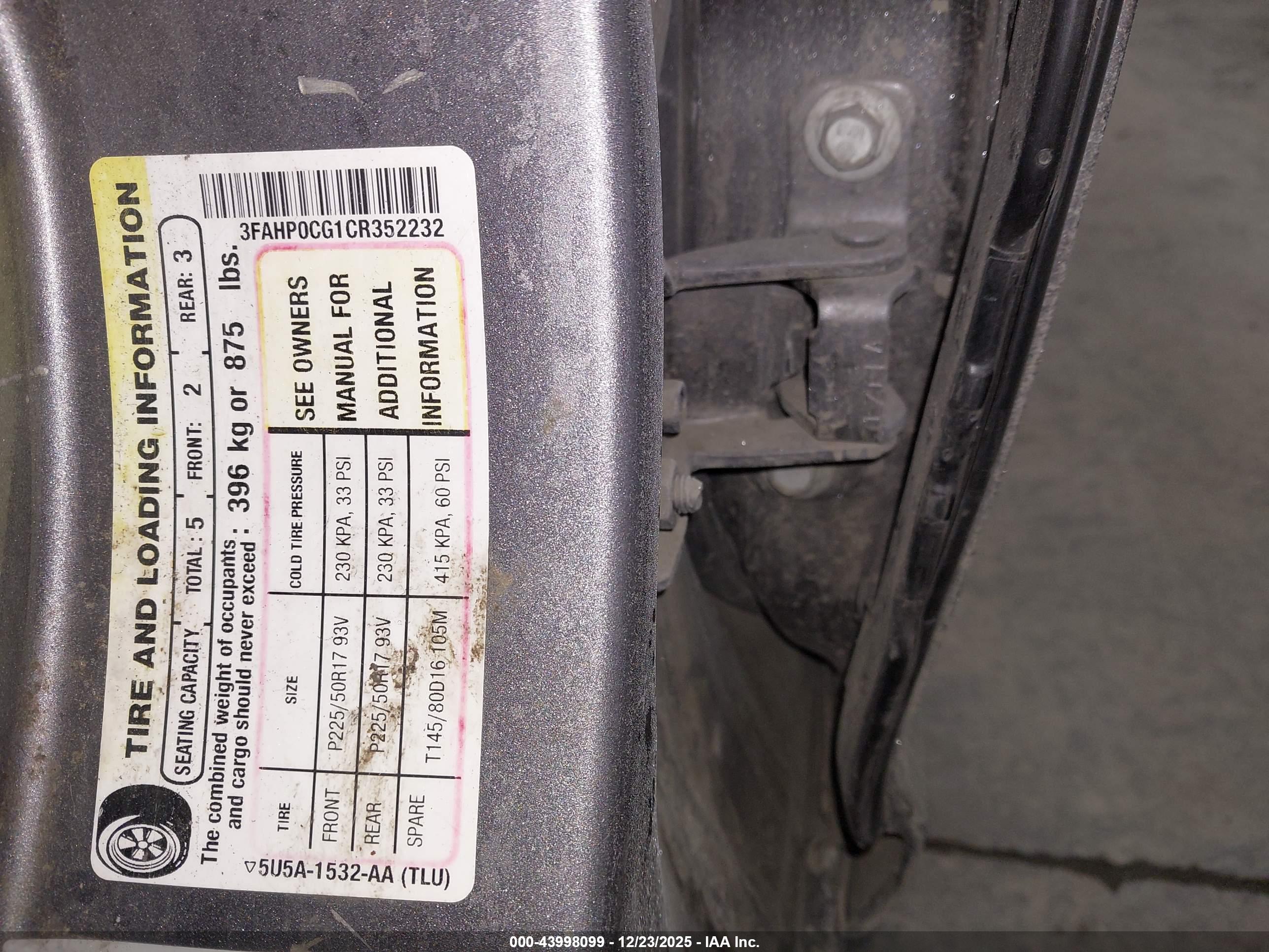 FORD FUSION image 9