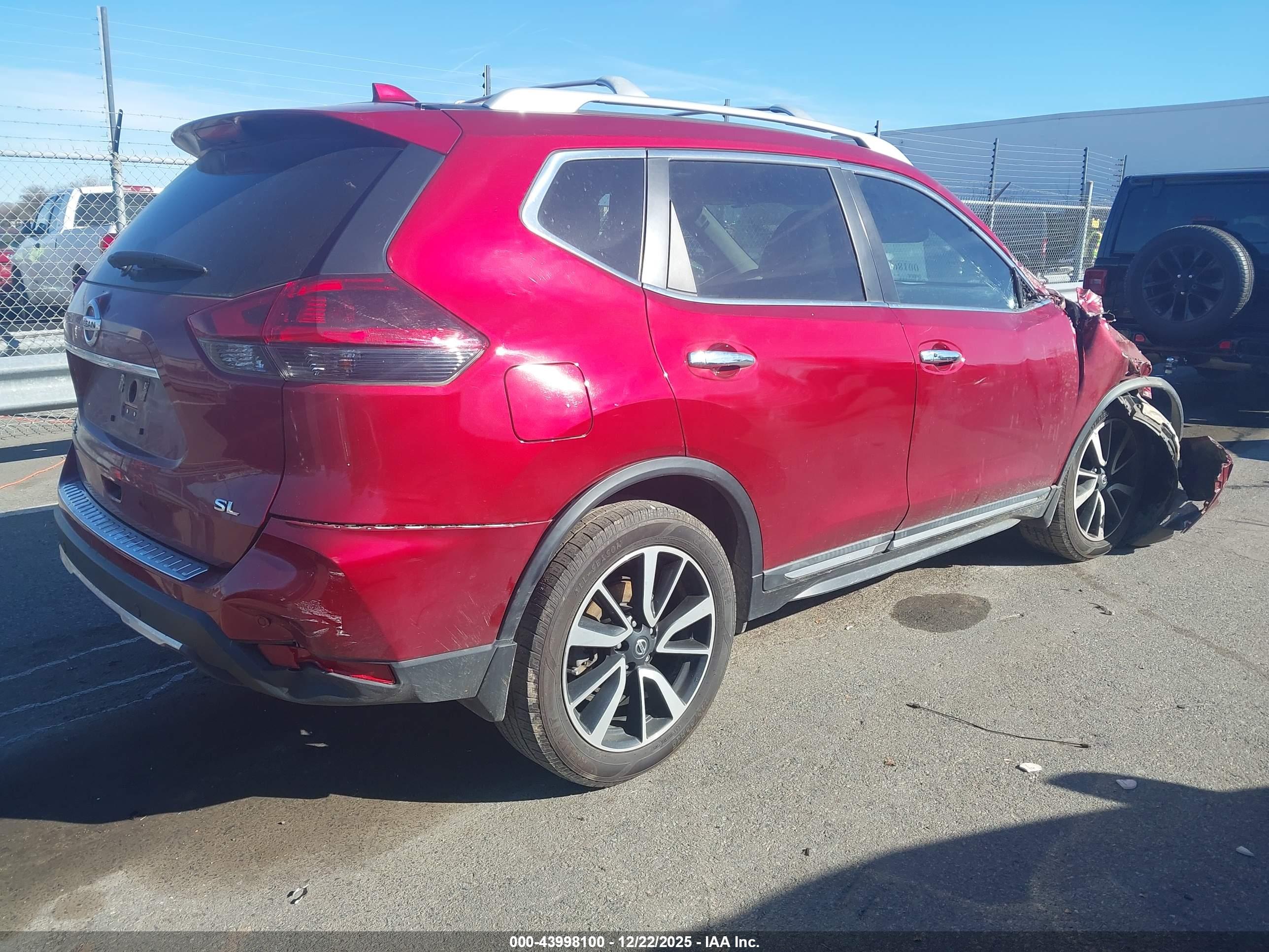 NISSAN ROGUE image 4