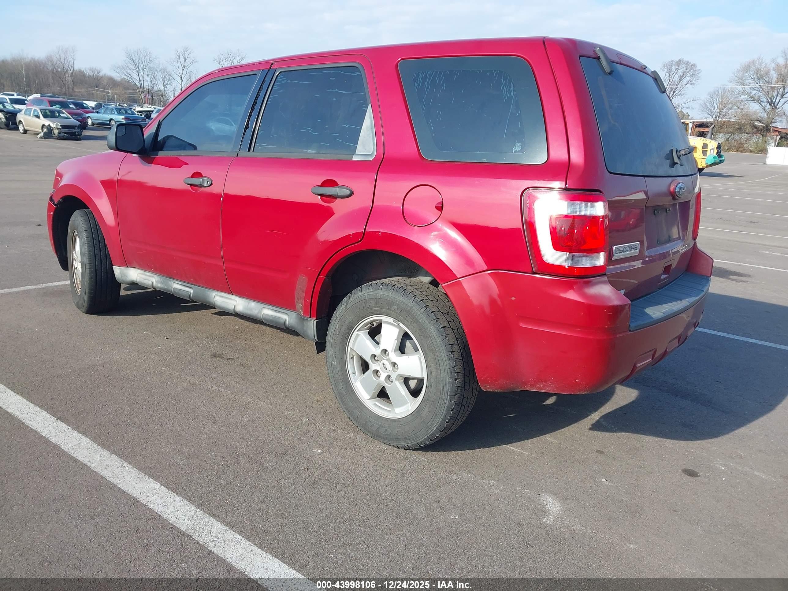 FORD ESCAPE image 3