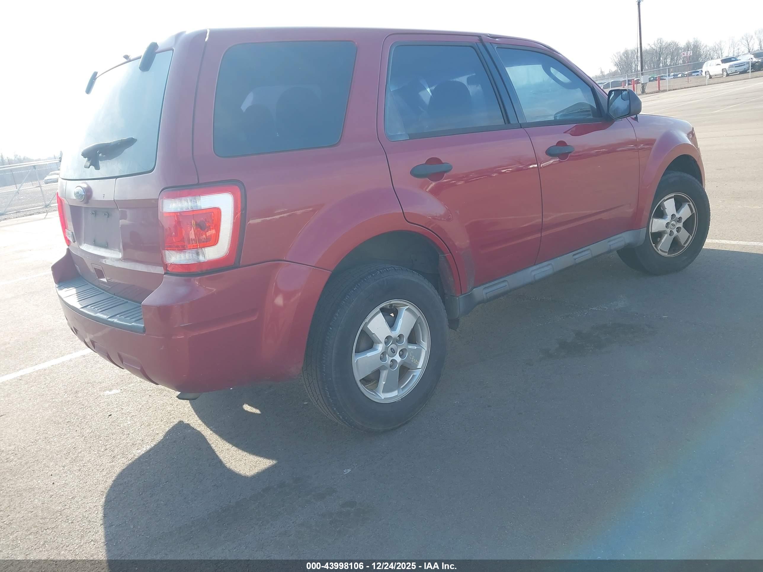 FORD ESCAPE image 4