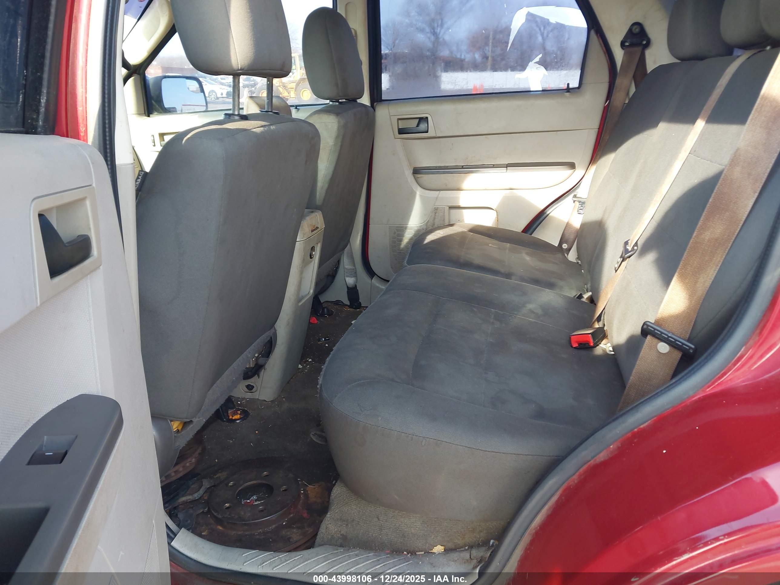 FORD ESCAPE image 8