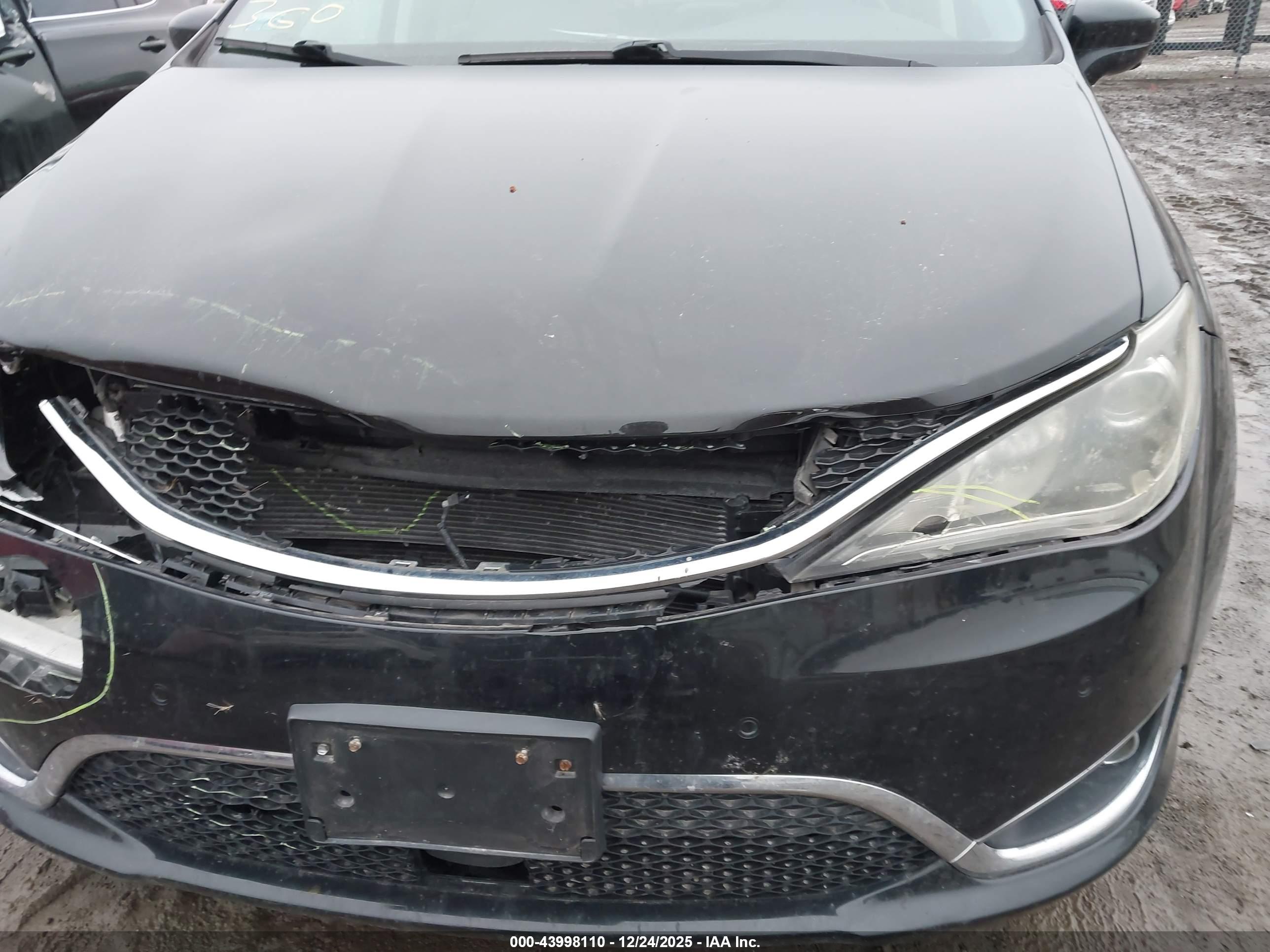 CHRYSLER PACIFICA image 6