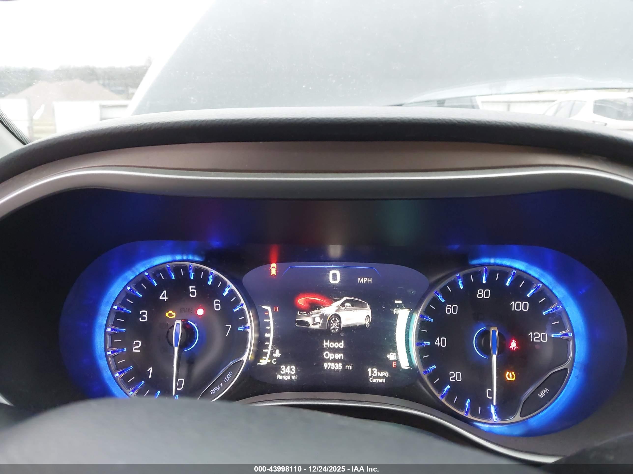 CHRYSLER PACIFICA image 7
