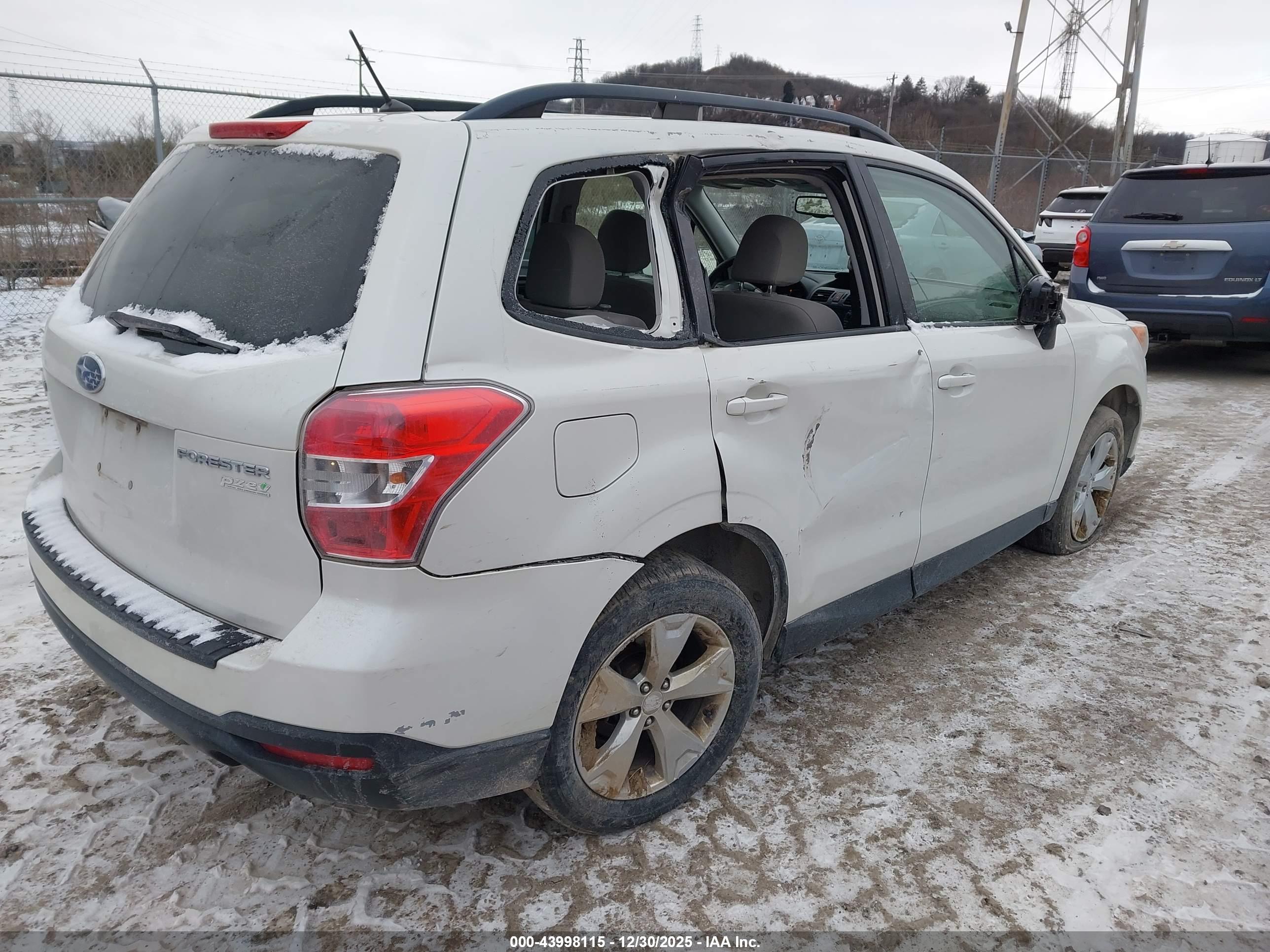 SUBARU FORESTER image 4
