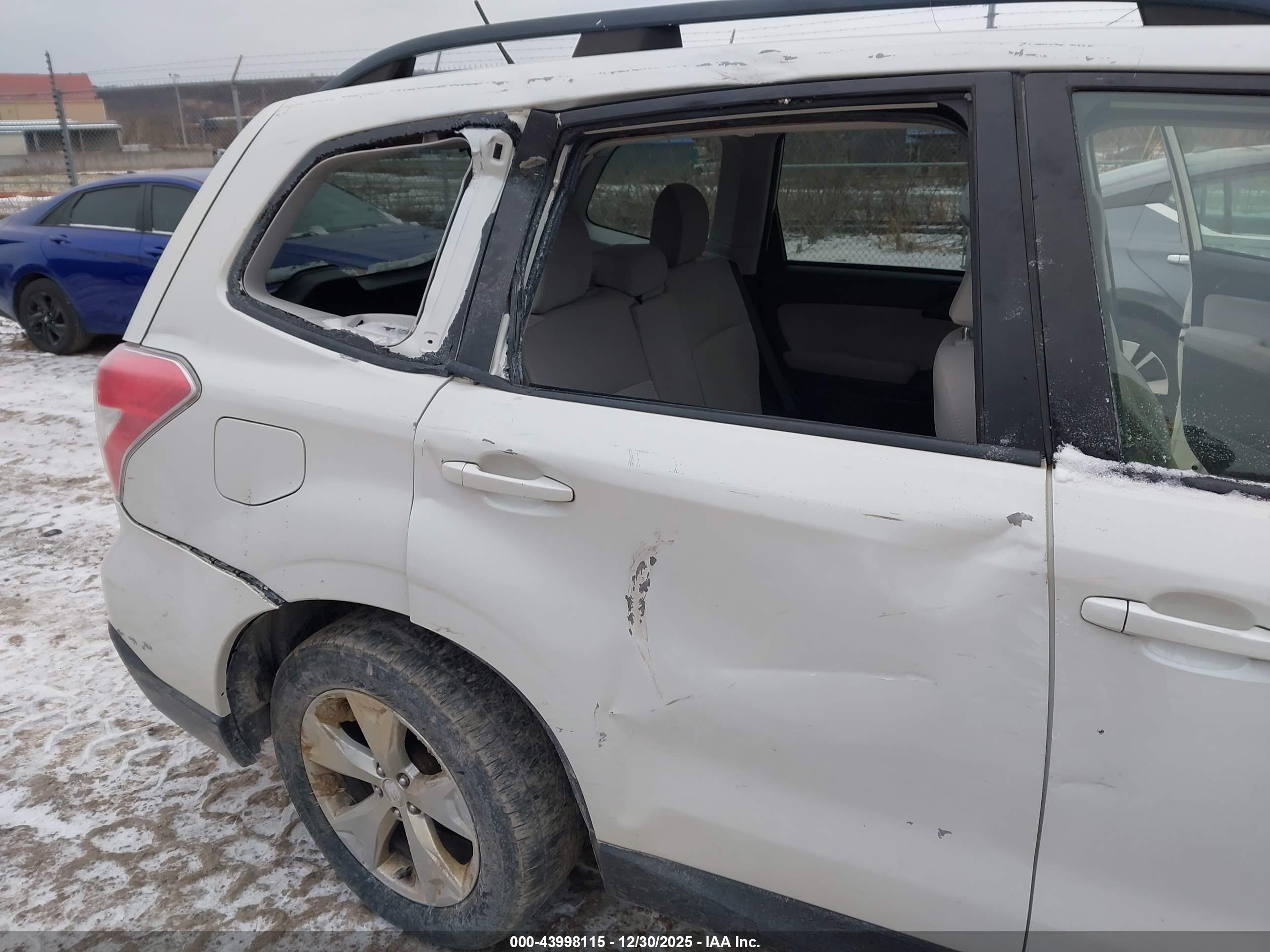 SUBARU FORESTER image 6
