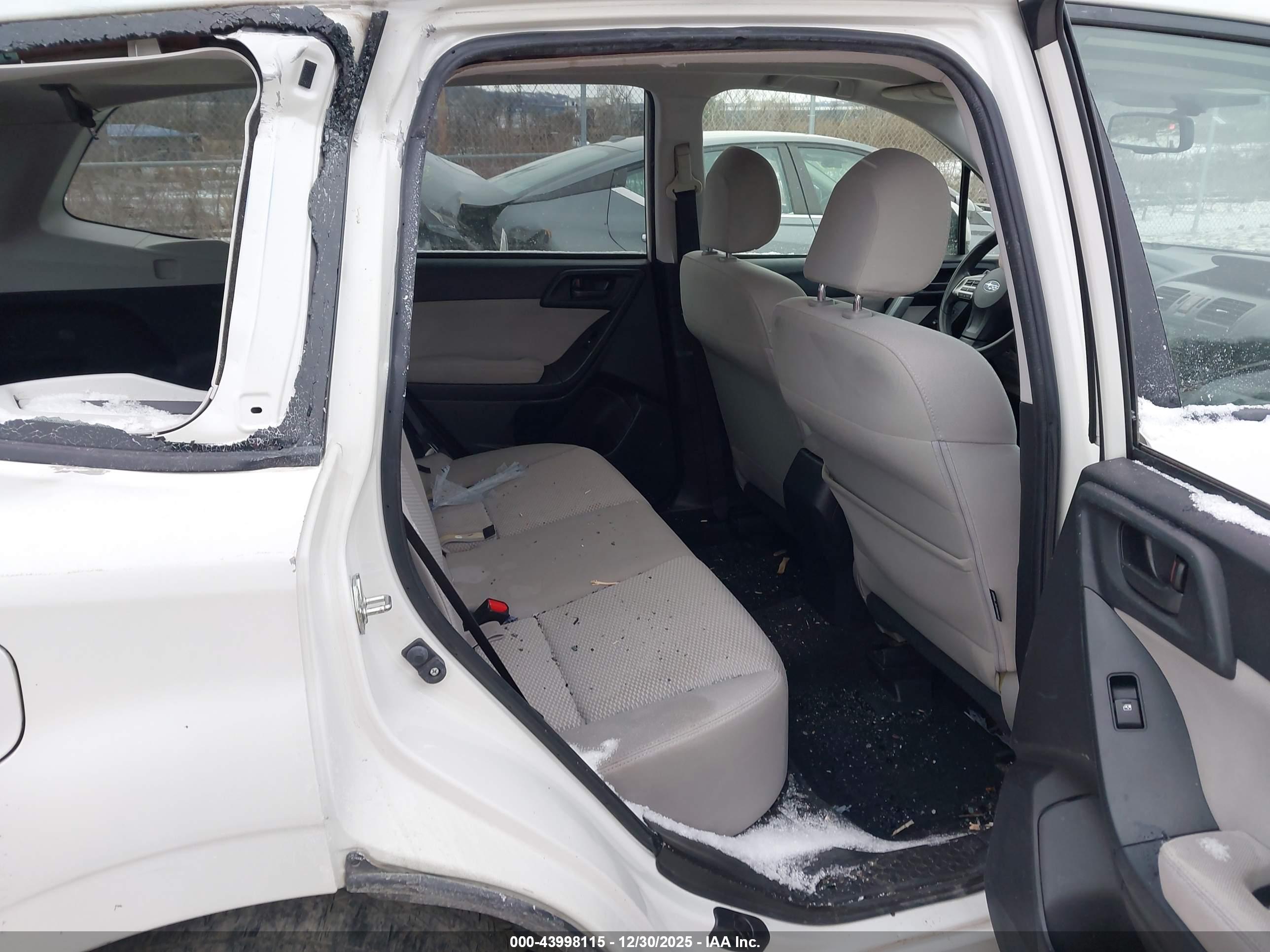 SUBARU FORESTER image 8