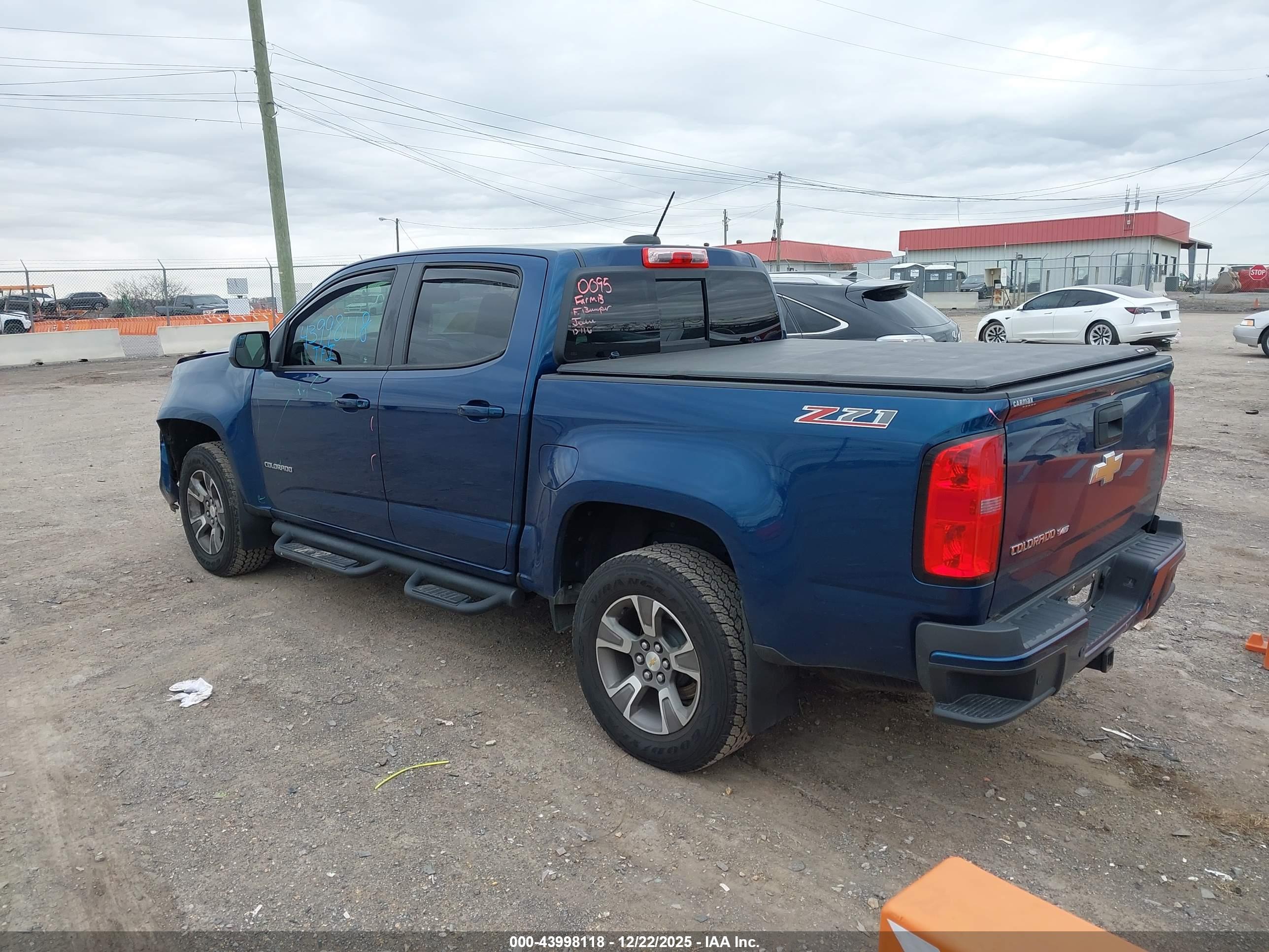 CHEVROLET COLORADO image 3