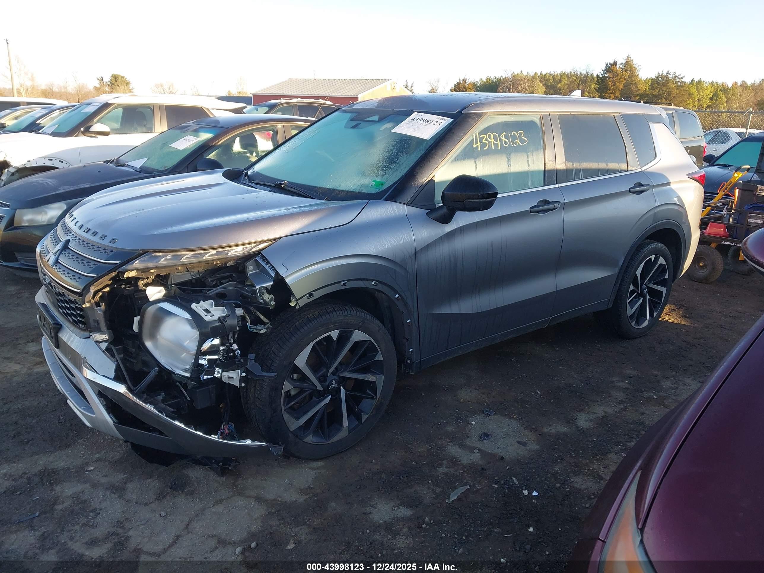 MITSUBISHI OUTLANDER image 2