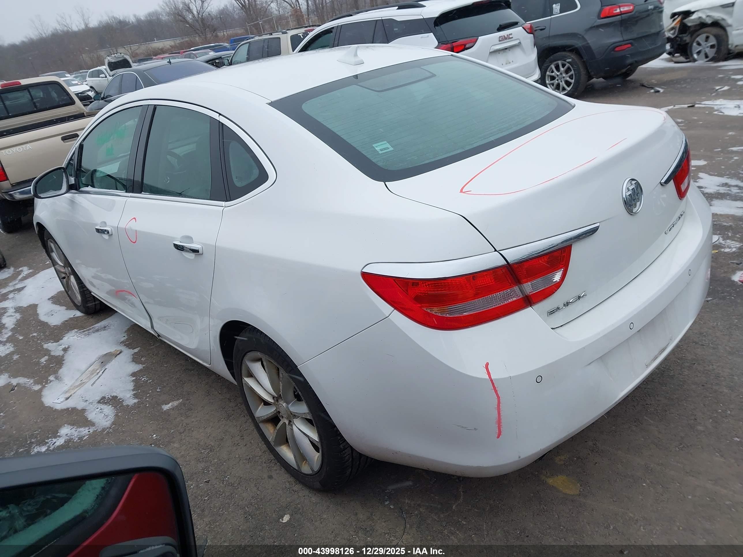BUICK VERANO image 3