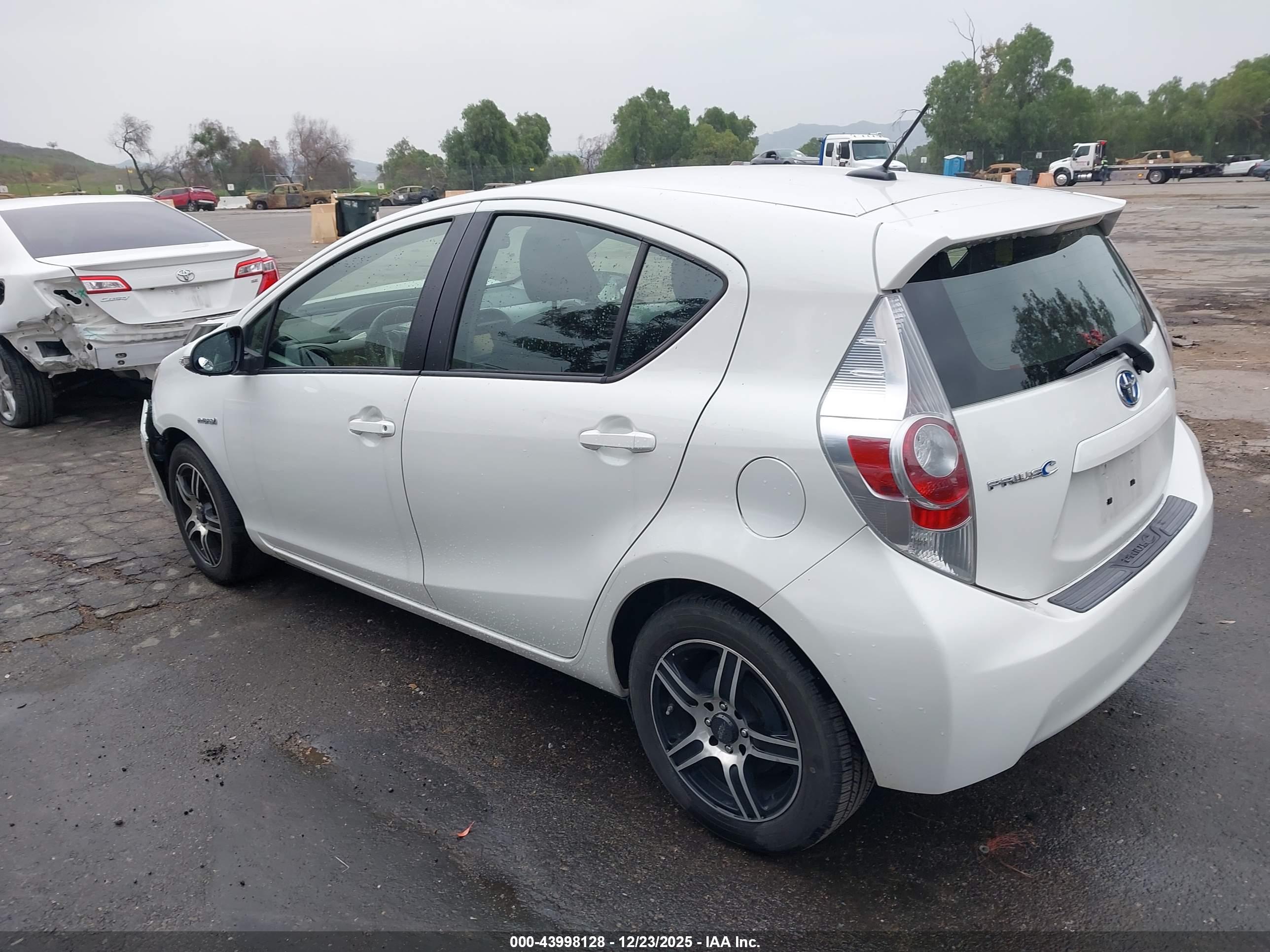 TOYOTA PRIUS image 3