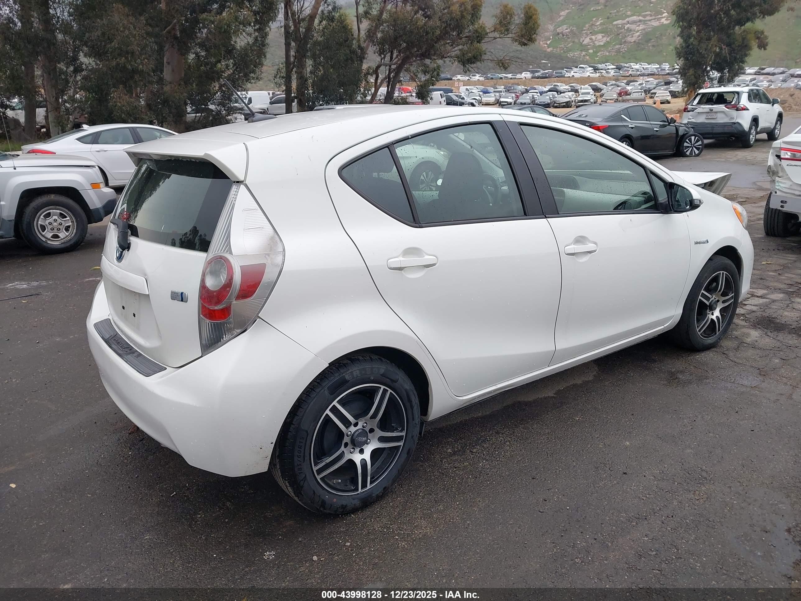 TOYOTA PRIUS image 4