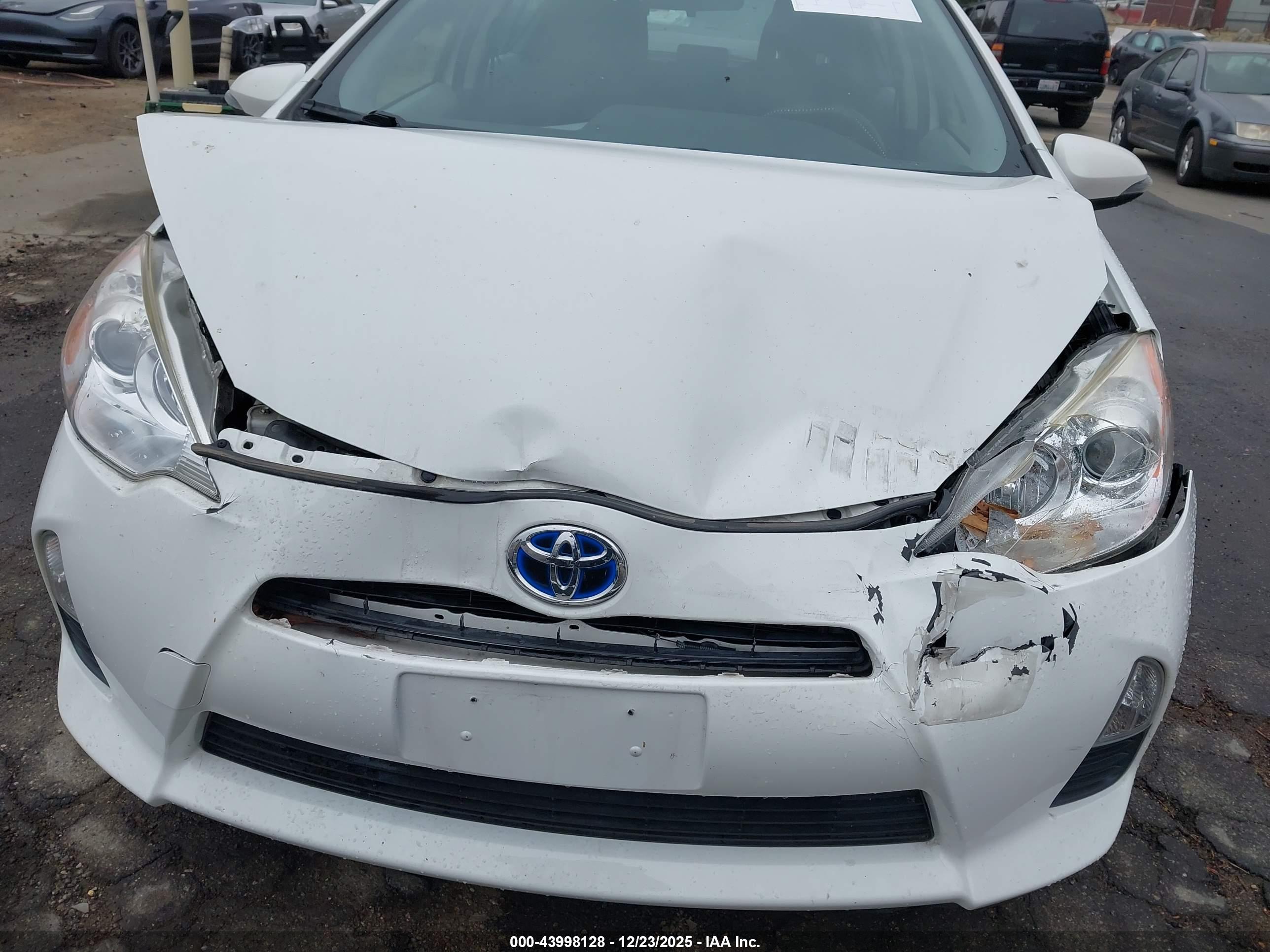 TOYOTA PRIUS image 6