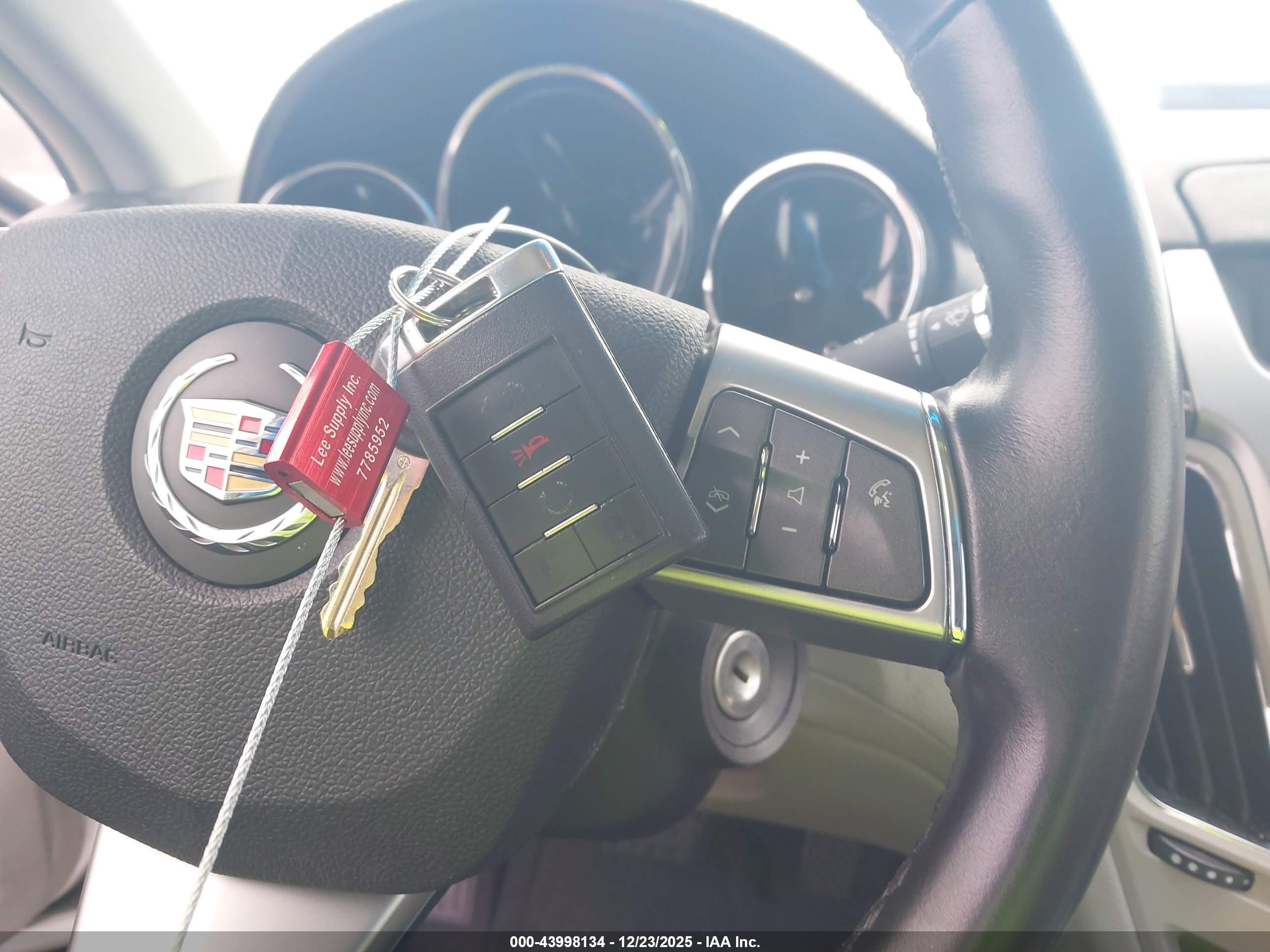 CADILLAC CTS image 11
