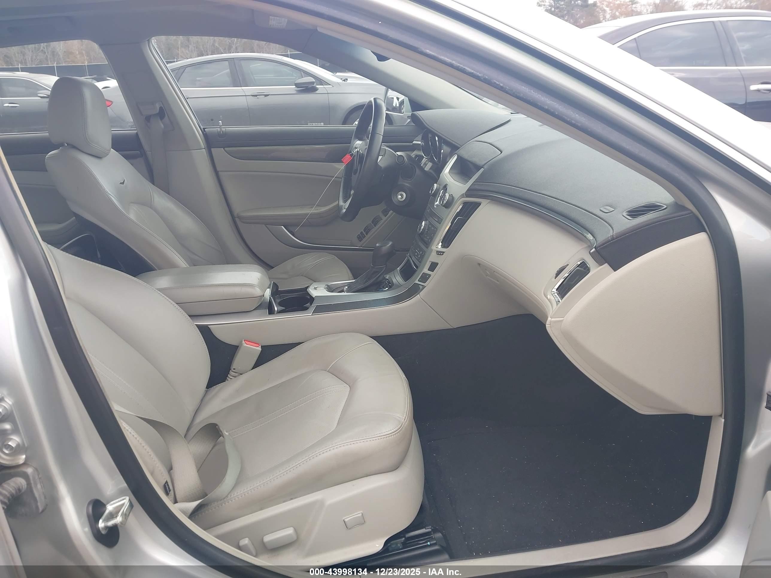 CADILLAC CTS image 5