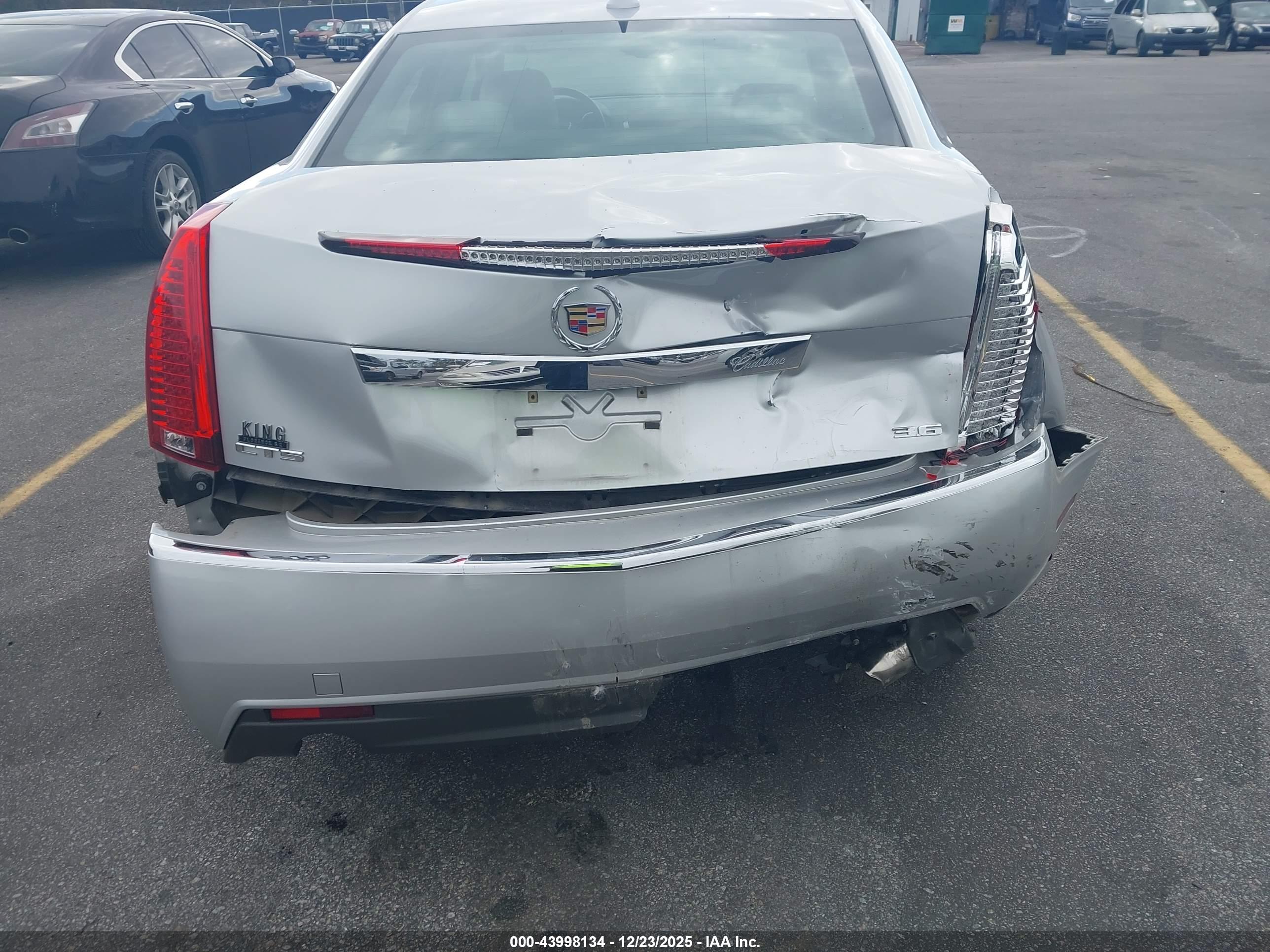 CADILLAC CTS image 6
